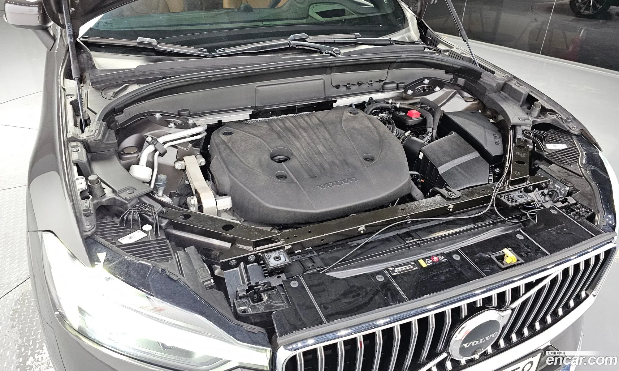 Volvo XC60 2023 LYVUZL122RB772749 — 9