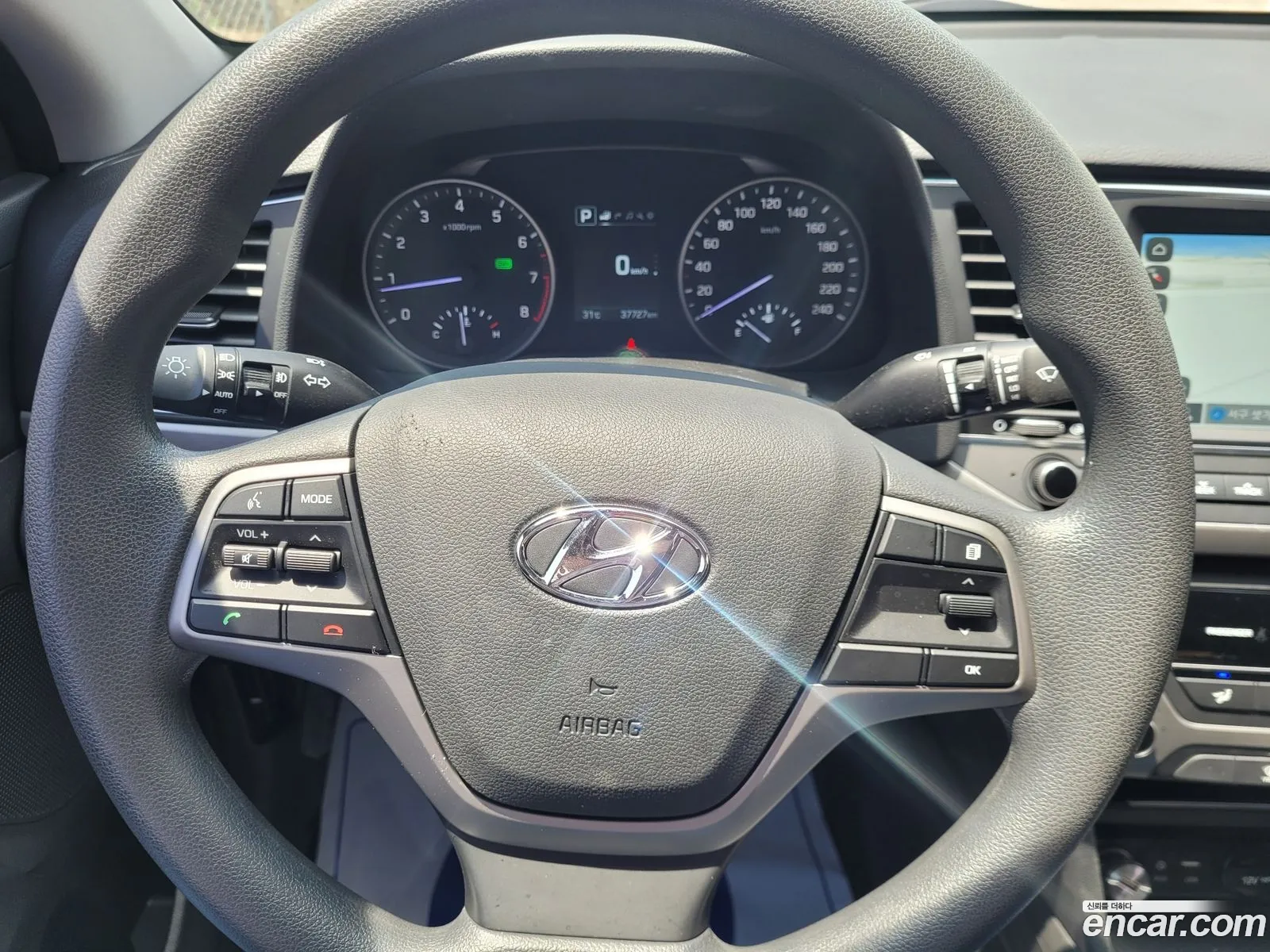 Hyundai Elantra AD 2018 — 12