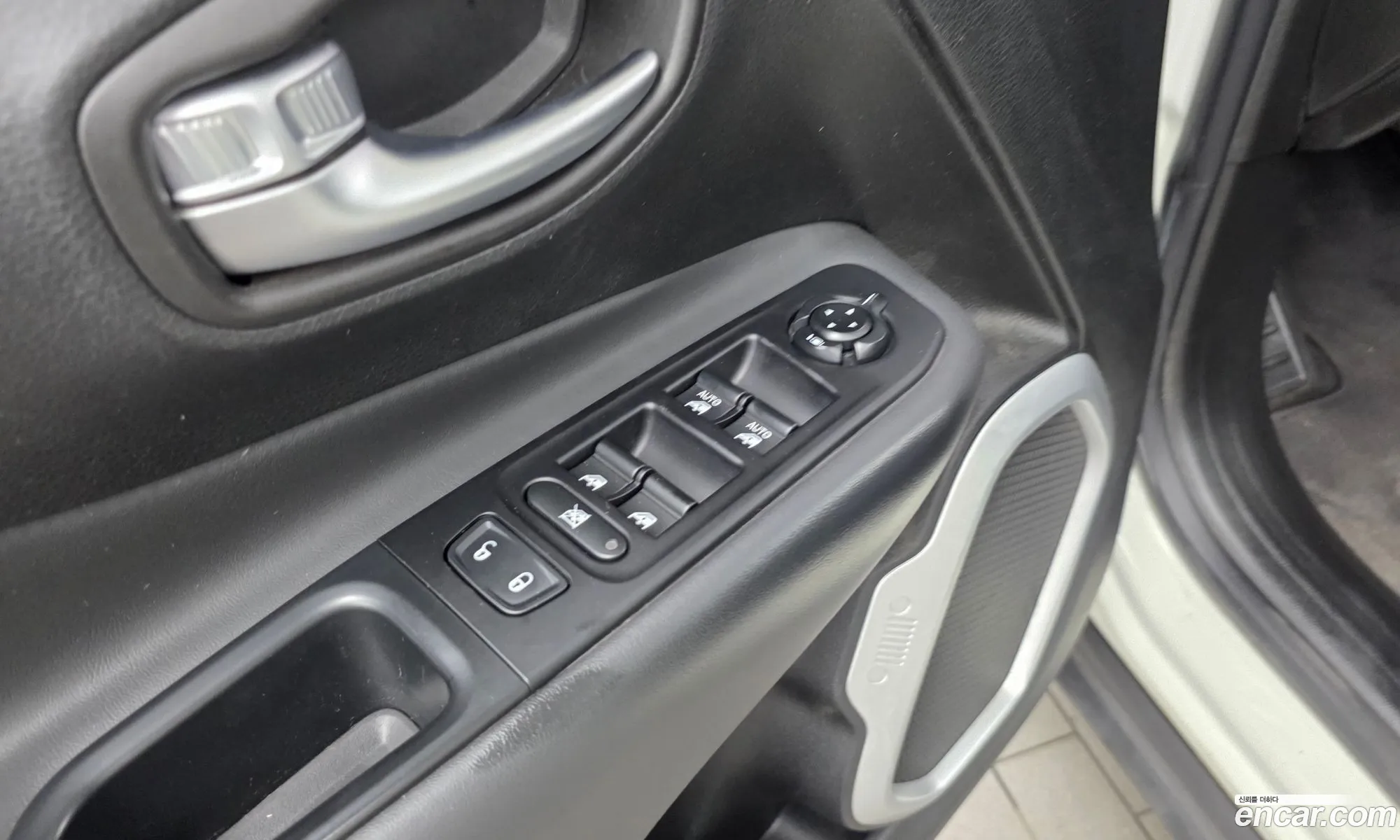 Jeep Renegade 2018 1C4BU0000JPH41779 — 9