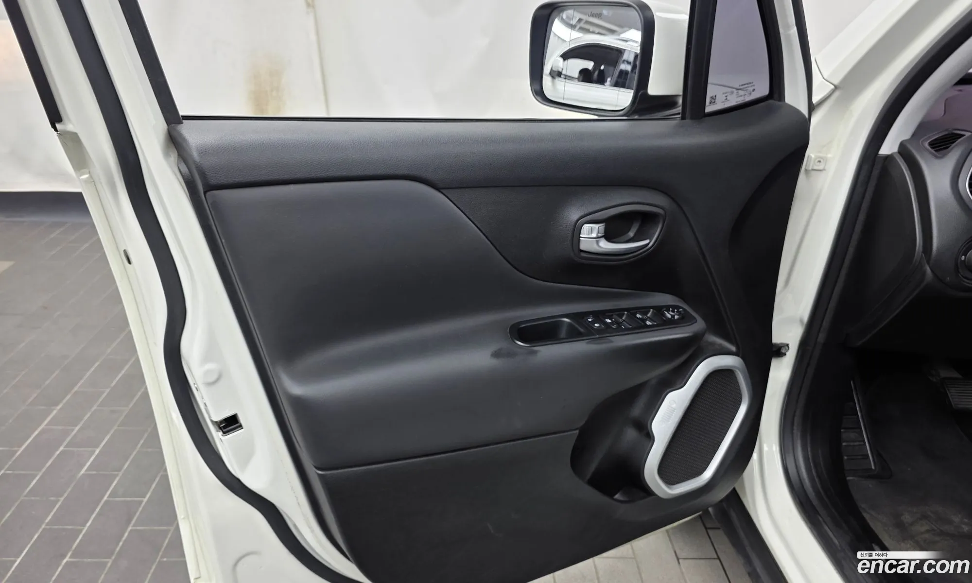 Jeep Renegade 2018 1C4BU0000JPH41779 — 2