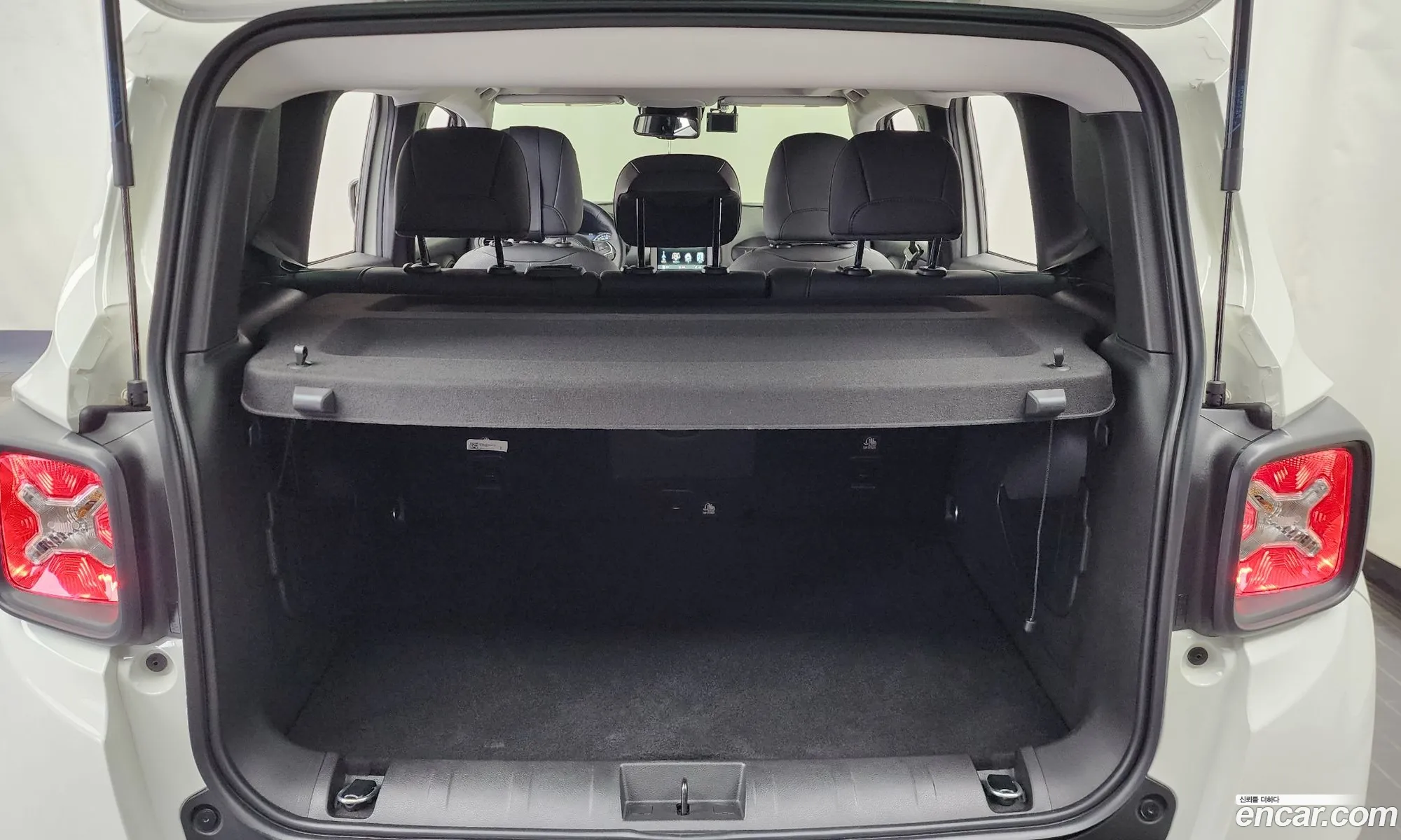 Jeep Renegade 2022 — 17