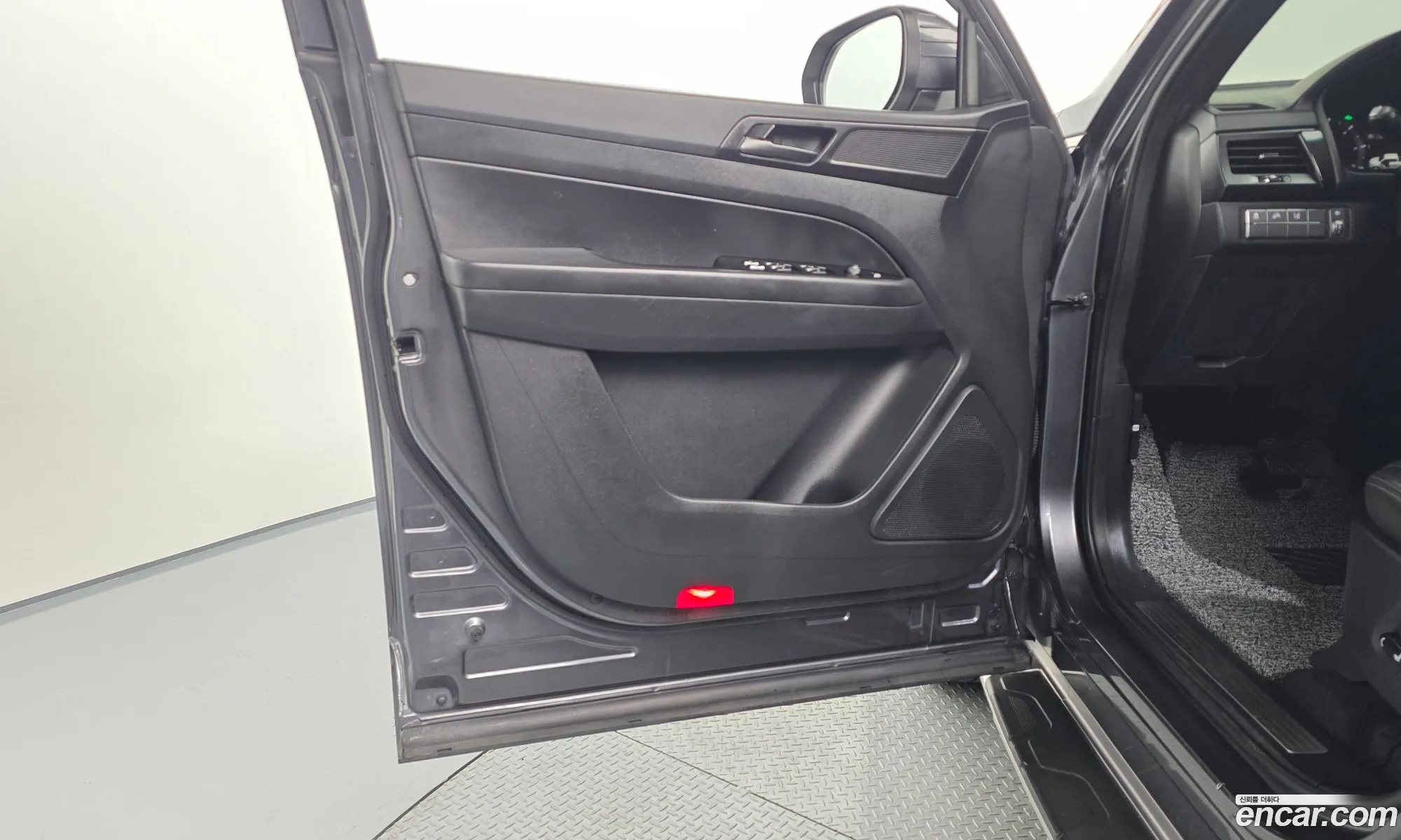 KG Mobility (SsangYong) Rexton Sports Khan 2019 — 30