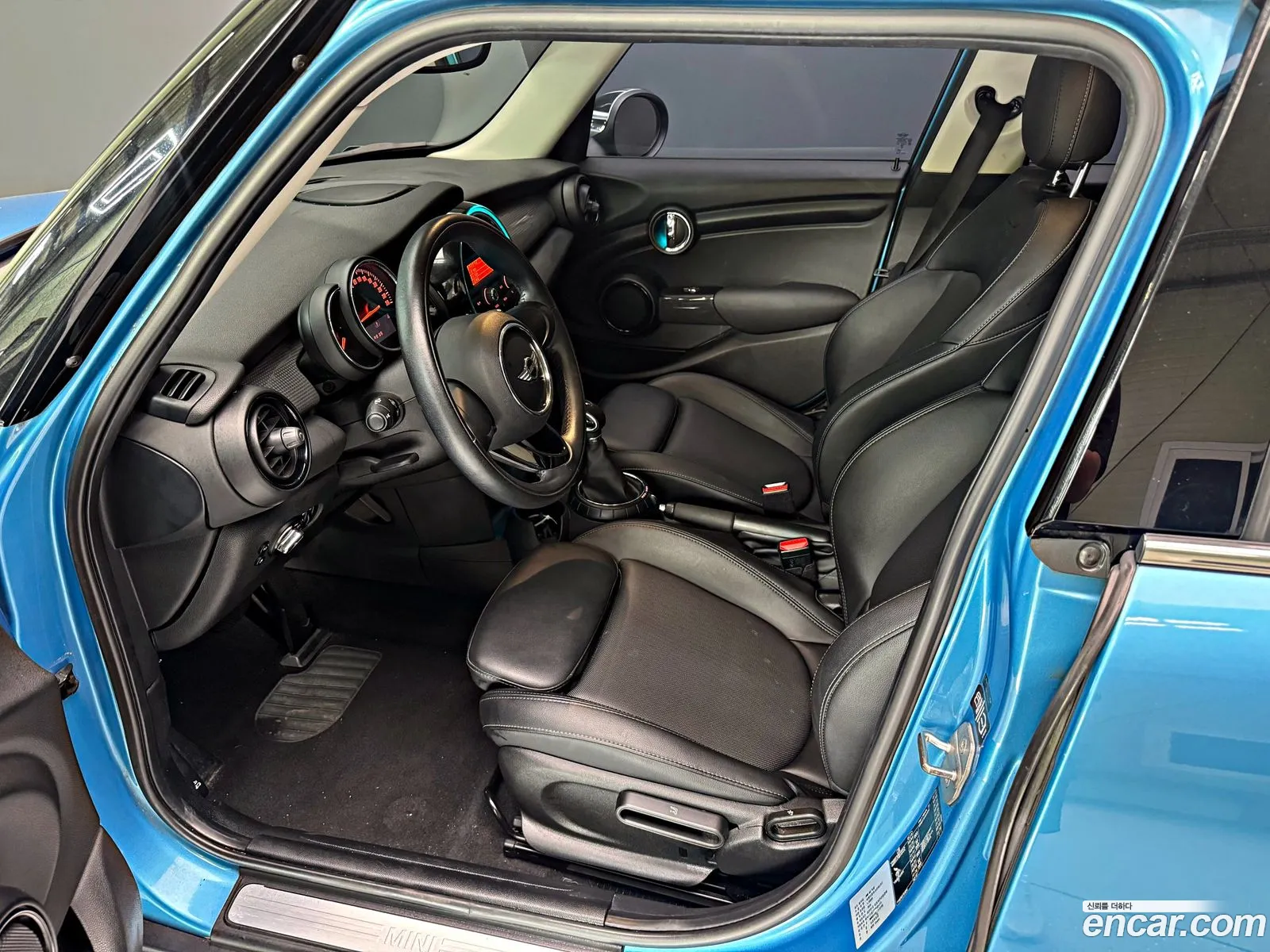 Mini Cooper 2017 — 17