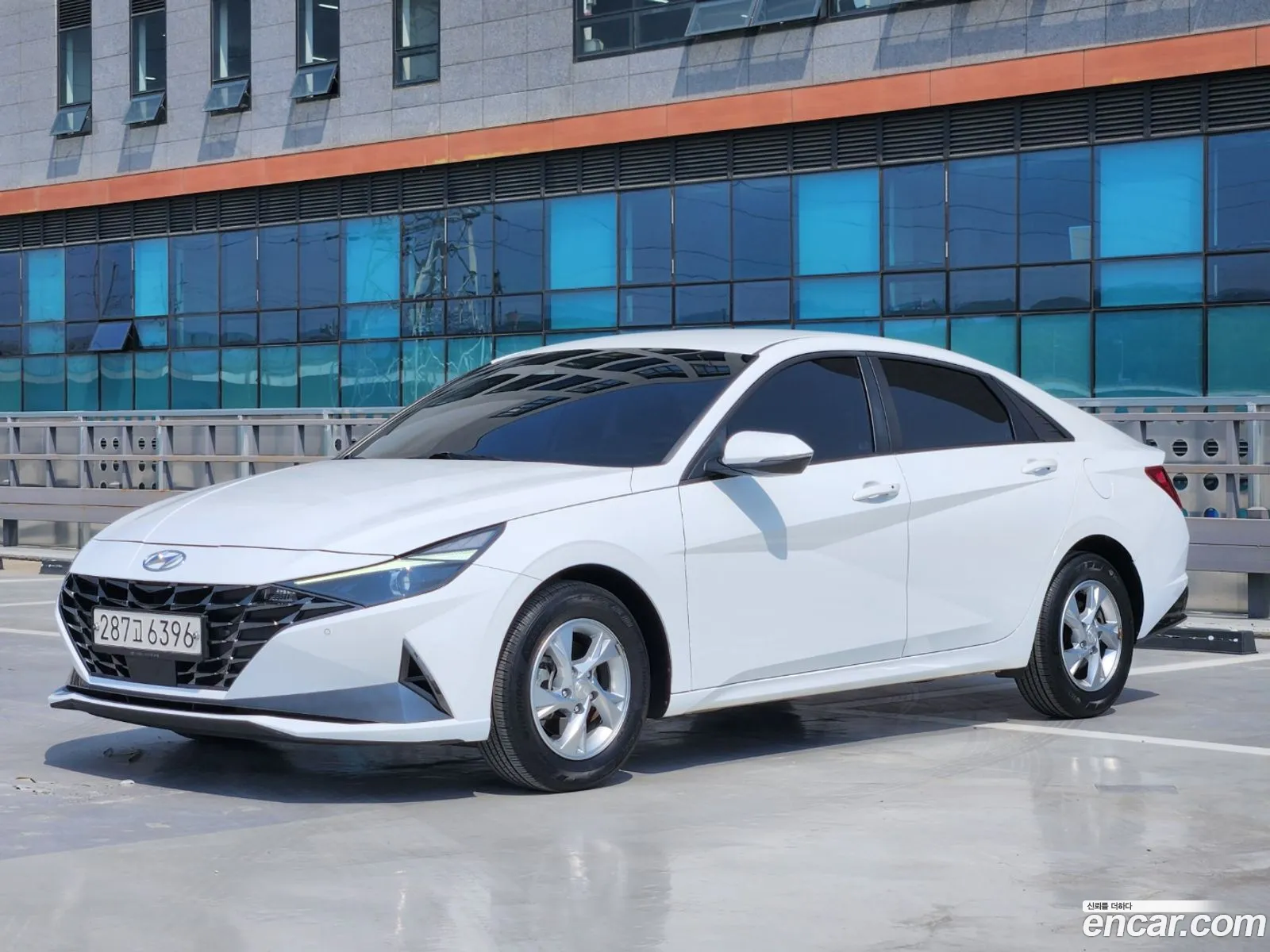 Hyundai Elantra 2020 — 16