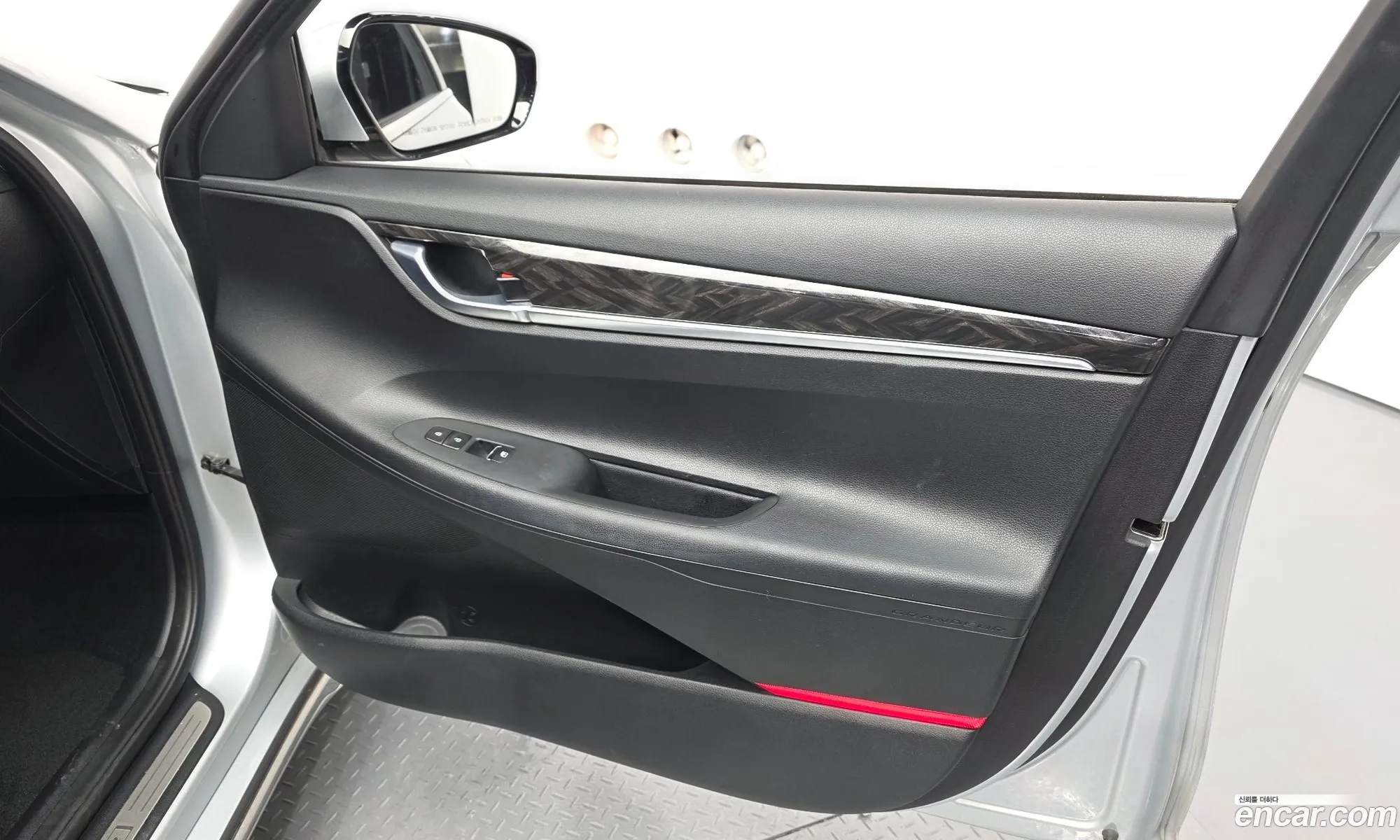 Hyundai Grandeur IG 2017 KMHF141CBJA099283 — 4