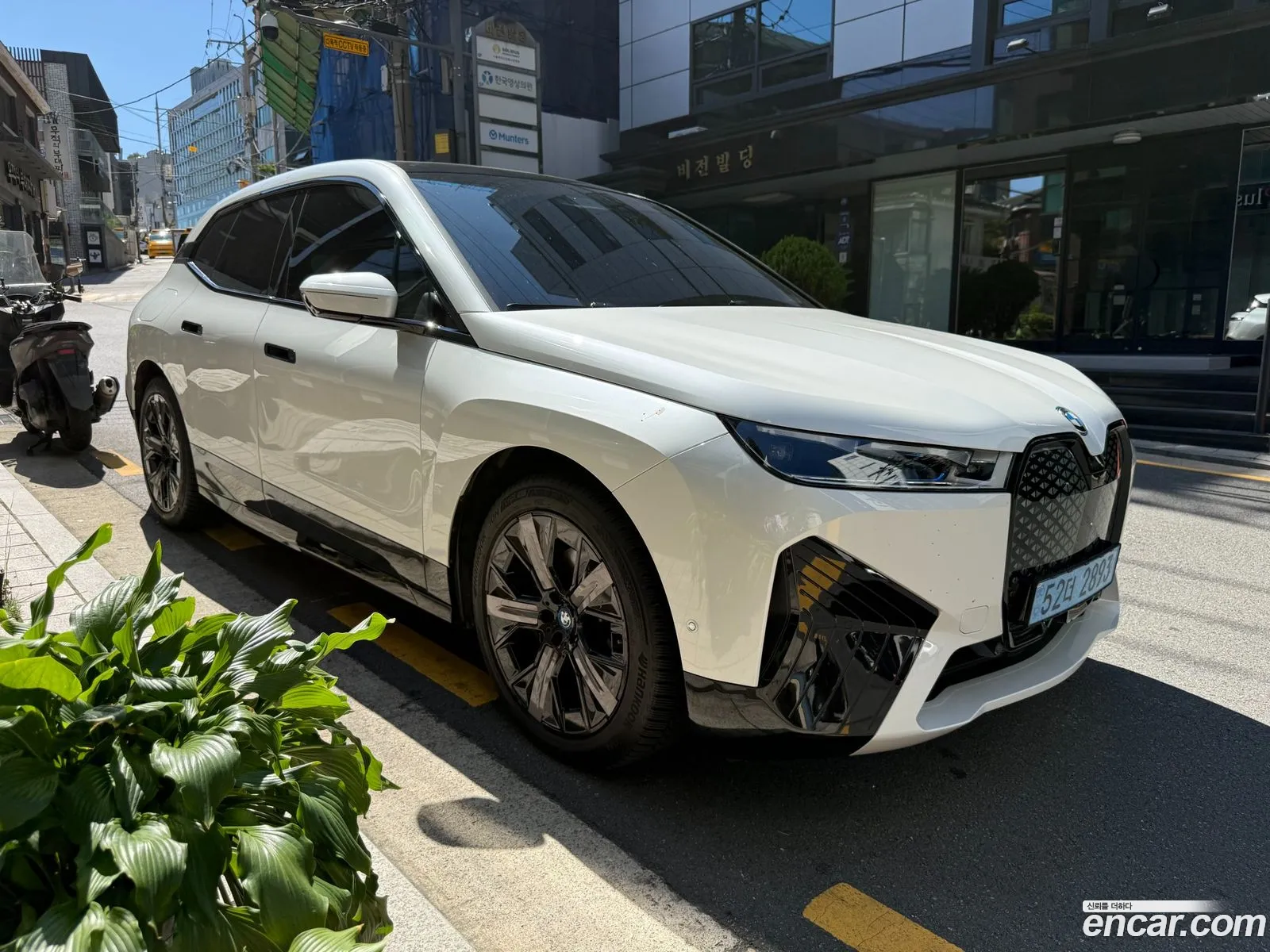 BMW iX 2023 — 2