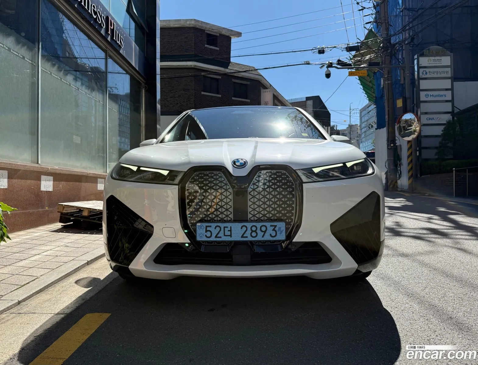 BMW iX 2023 — 18