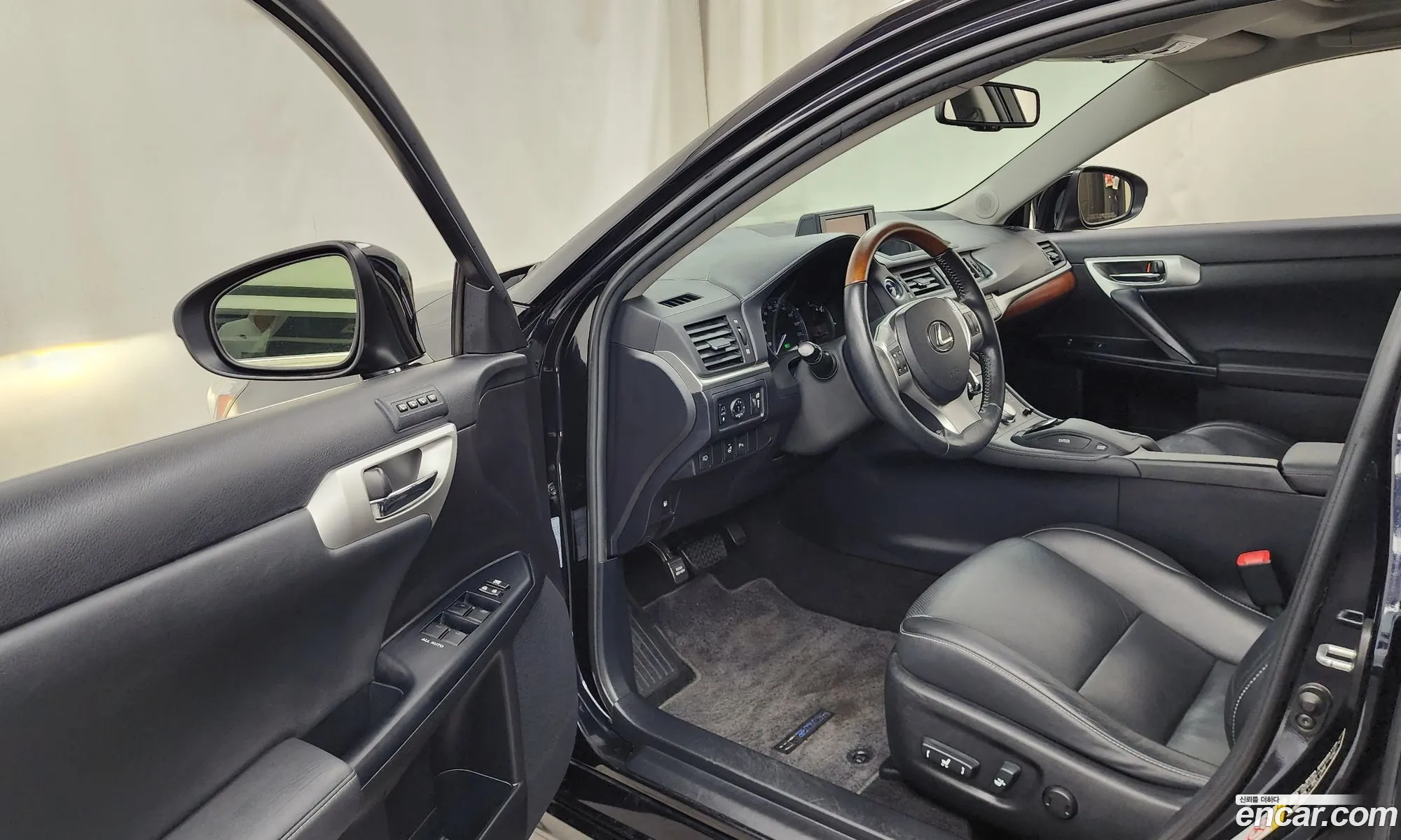 Lexus CT200h 2011 JTHKD5BH9C2056345 — 18