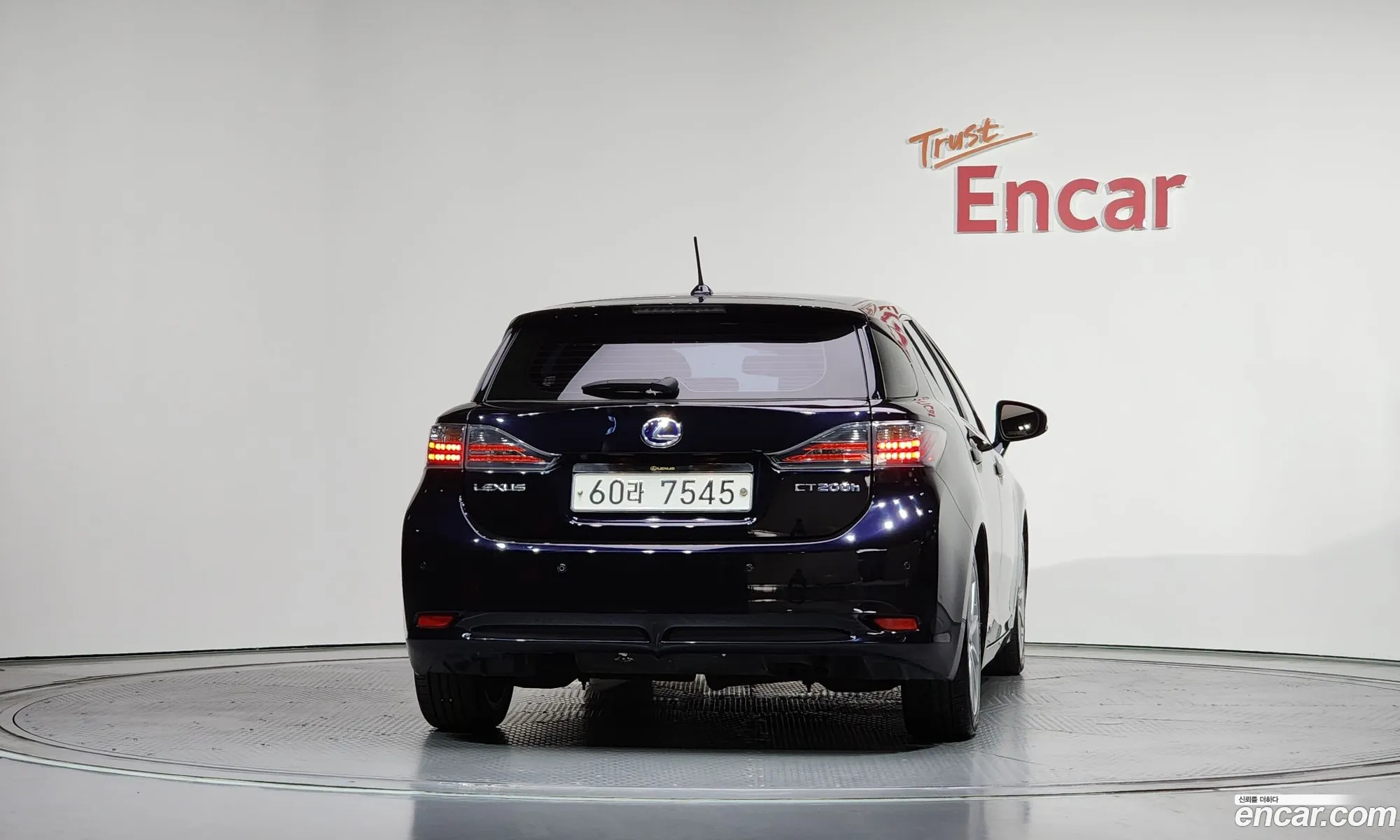 Lexus CT200h 2011 JTHKD5BH9C2056345 — 17