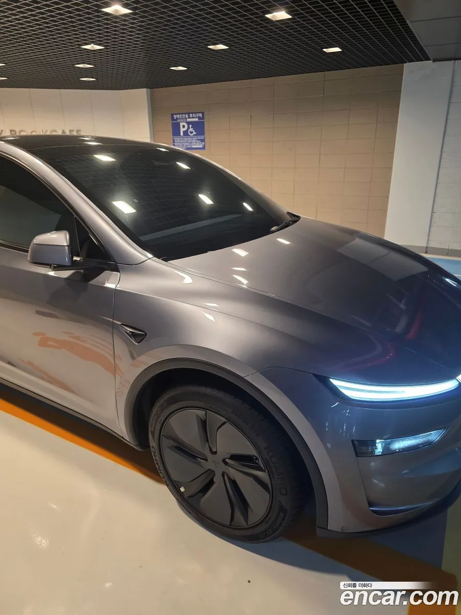 Tesla Model Y 2025 — 8