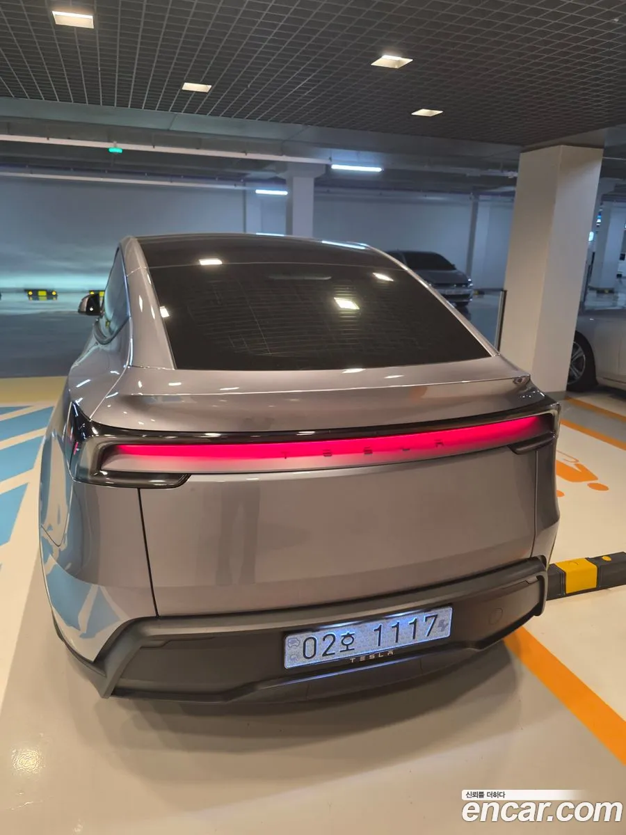 Tesla Model Y 2025 — 6