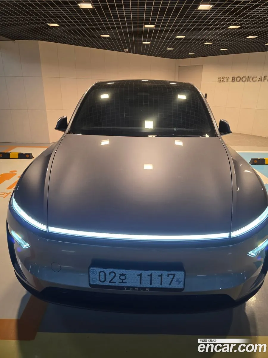 Tesla Model Y 2025 — 4