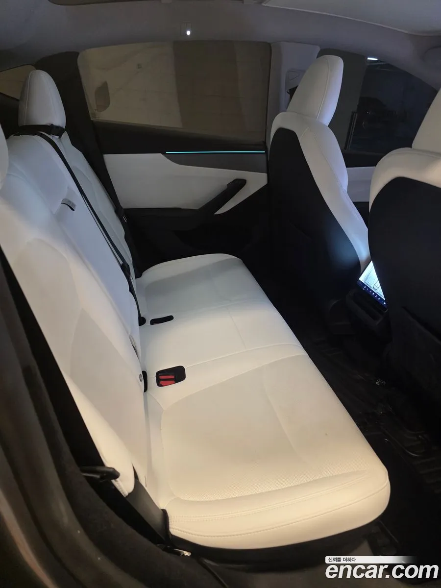 Tesla Model Y 2025 — 7