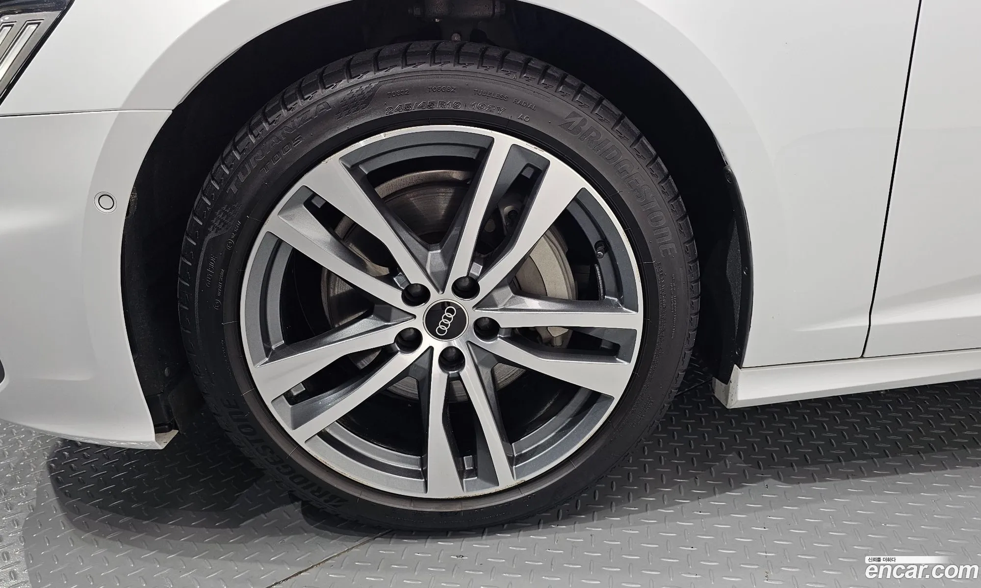 Audi A6 2023 WAUZZZF21PN038776 — 12