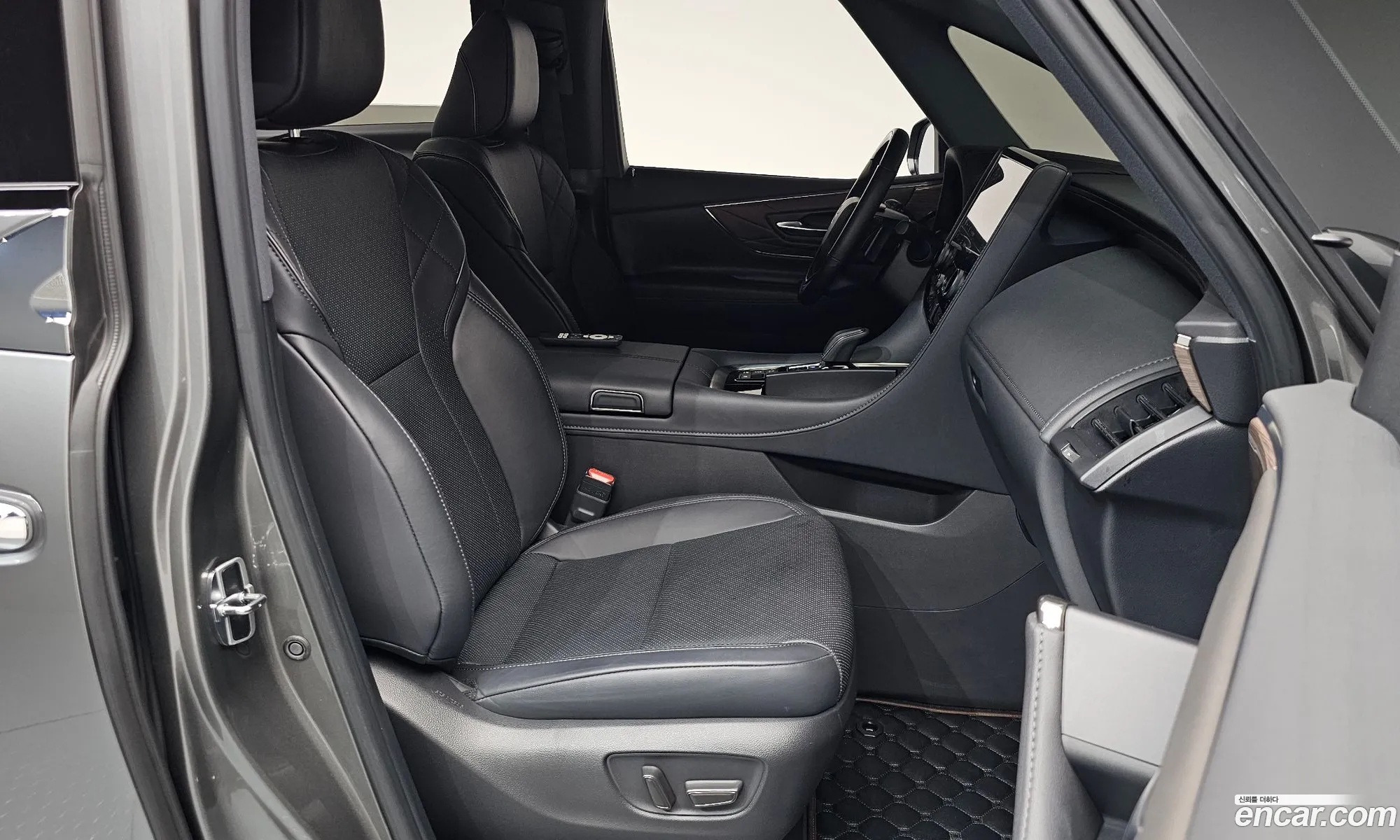 Toyota Alphard 2024 — 33