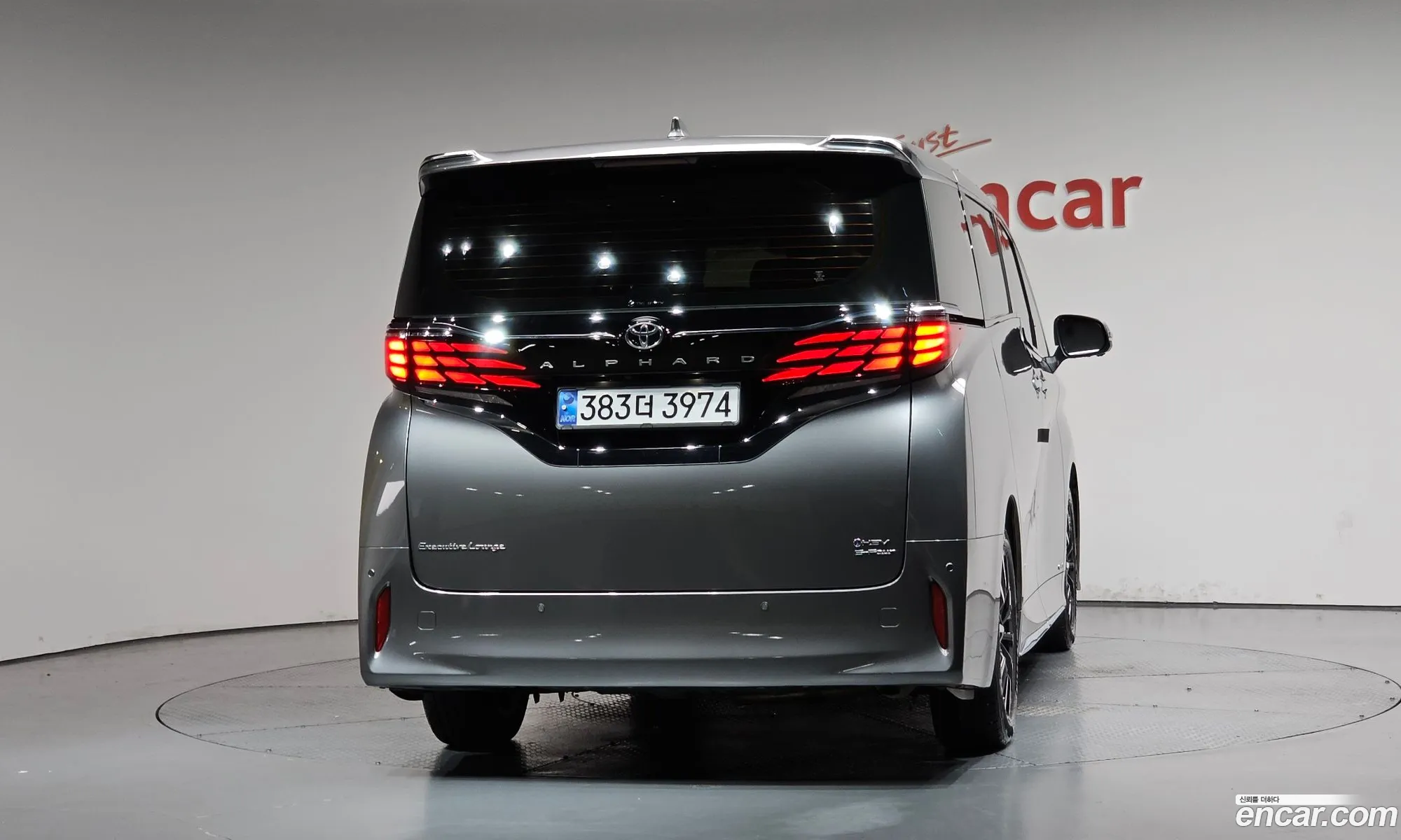 Toyota Alphard 2024 — 38