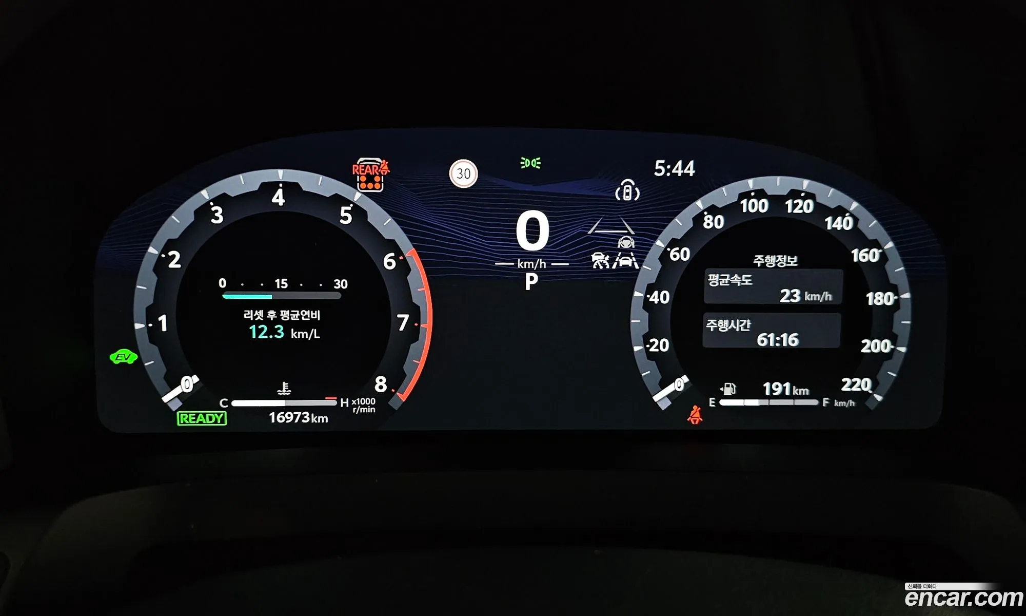 Toyota Alphard 2024 — 36