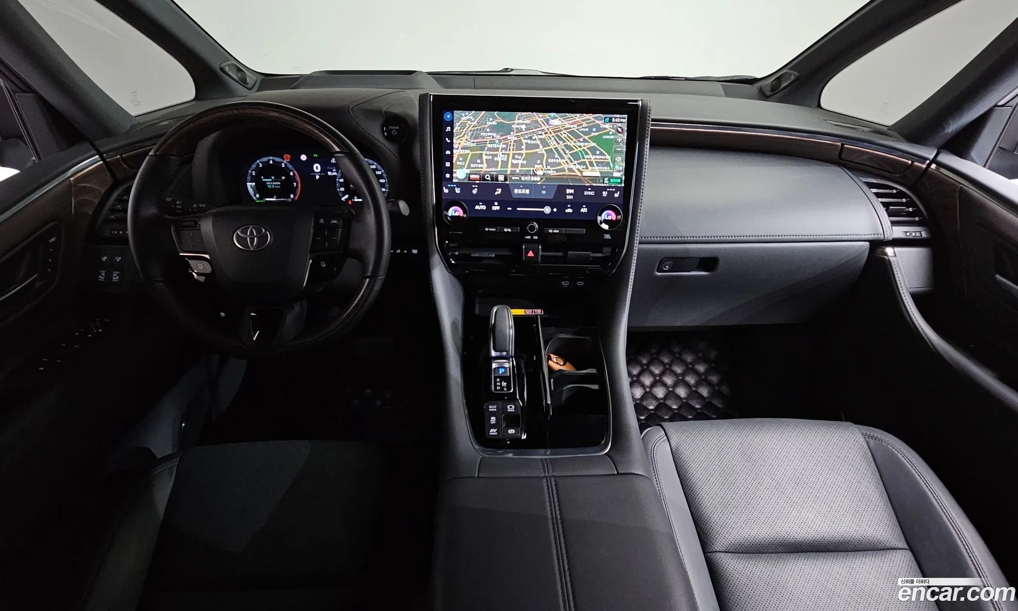 Toyota Alphard 2024 — 40