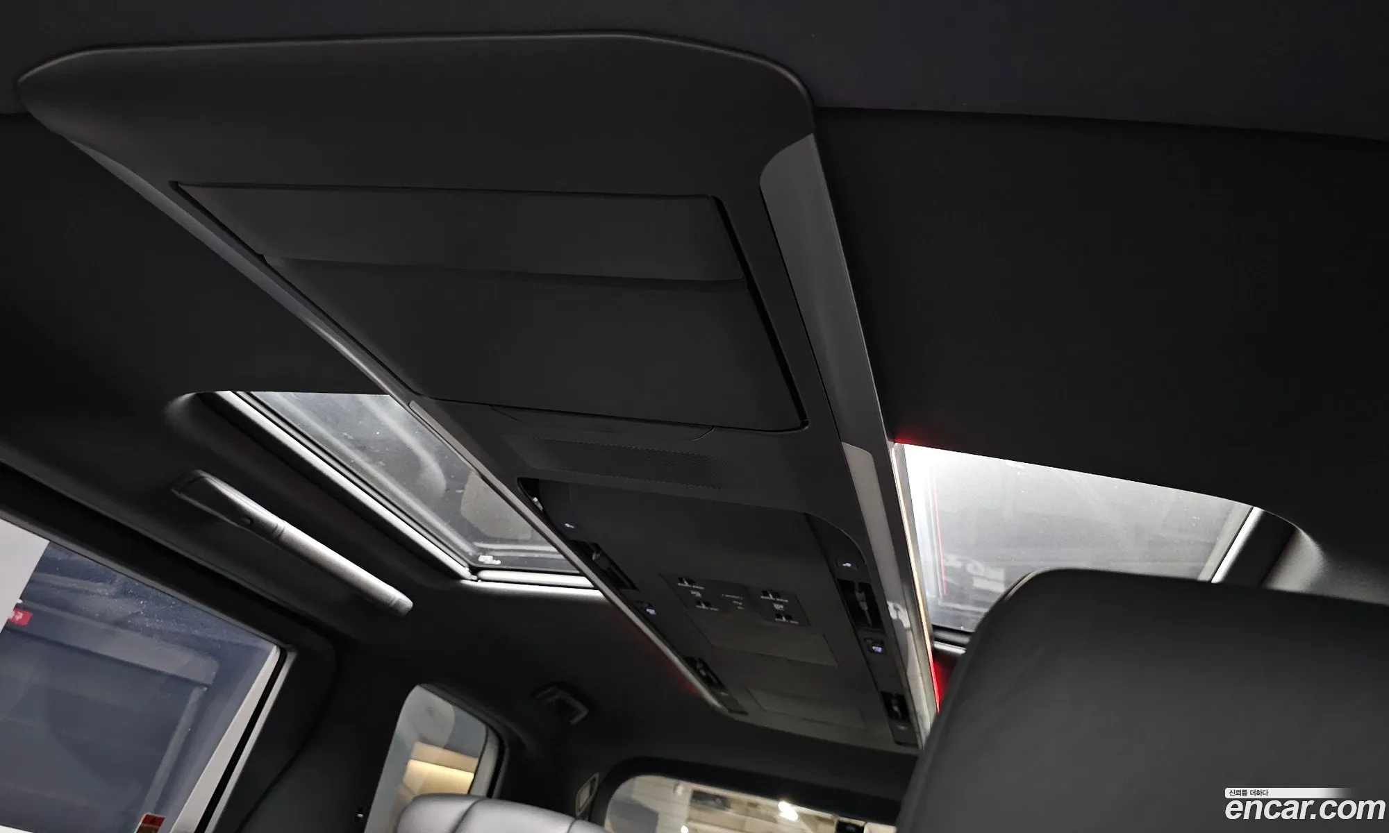 Toyota Alphard 2024 — 37