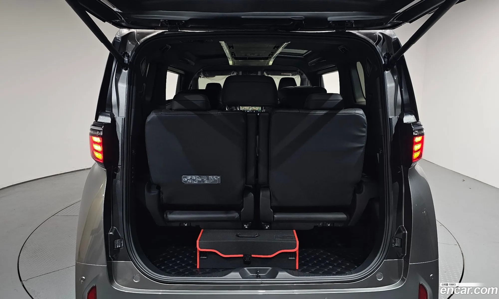 Toyota Alphard 2024 — 4