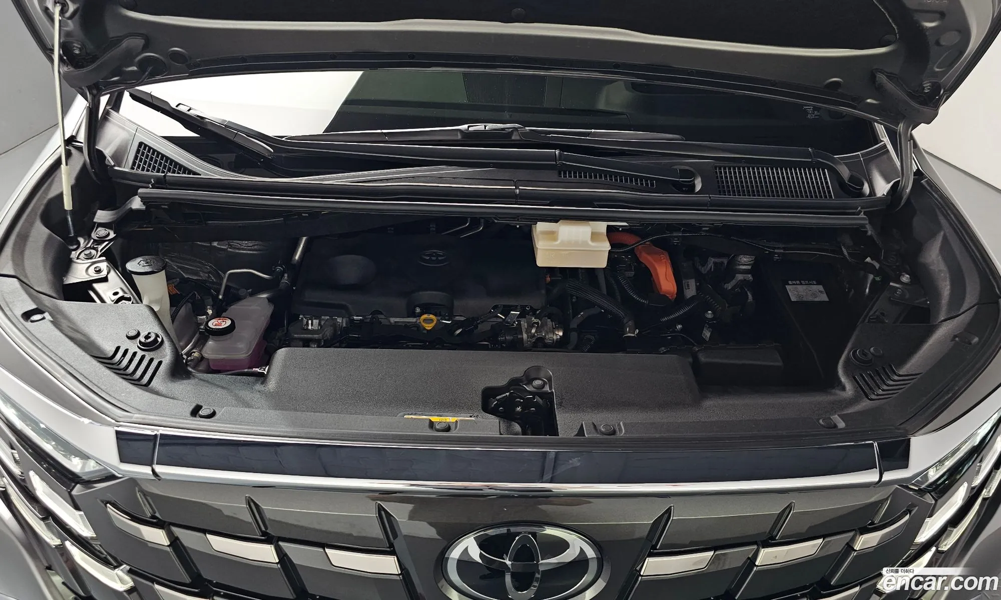 Toyota Alphard 2024 — 39