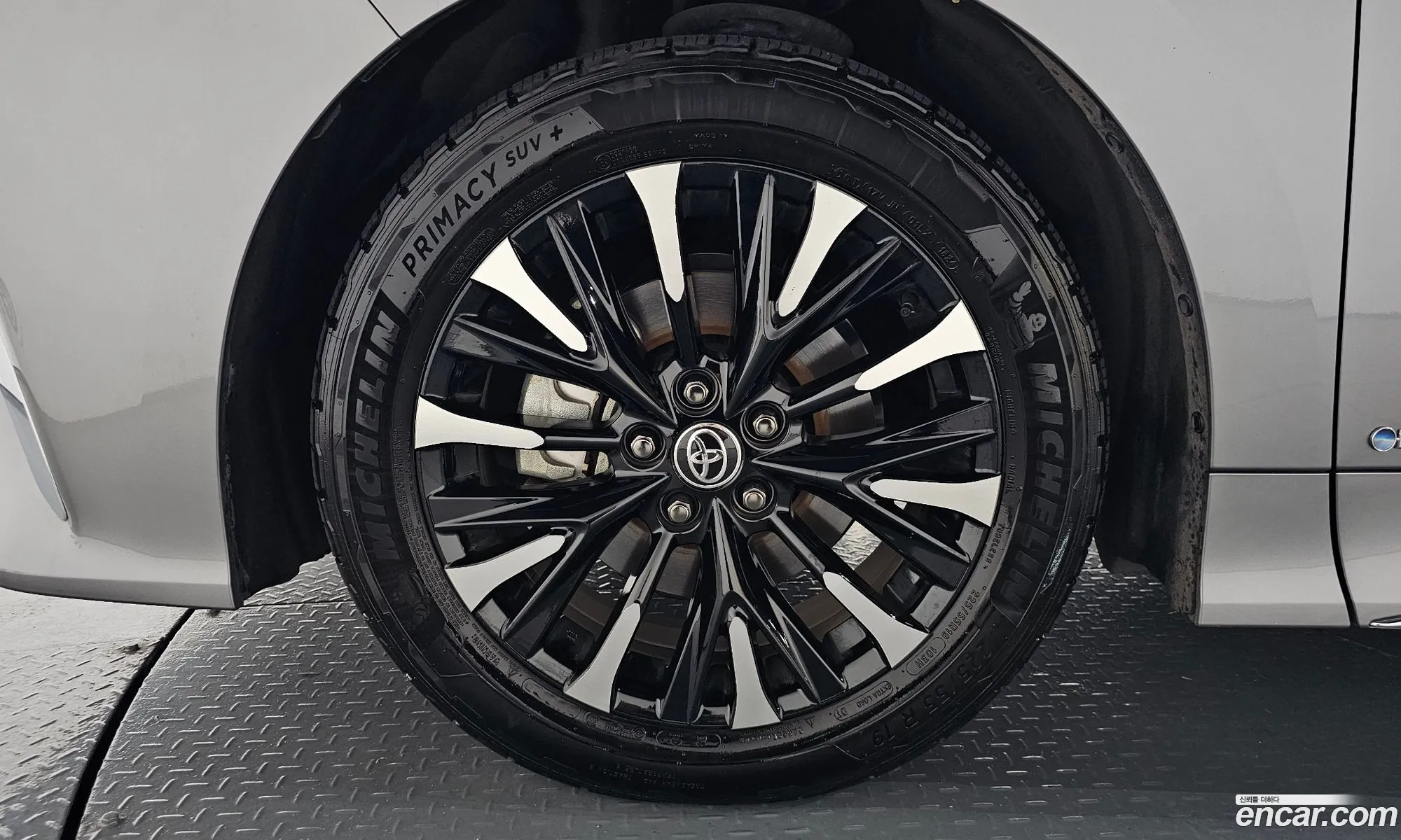 Toyota Alphard 2024 — 43