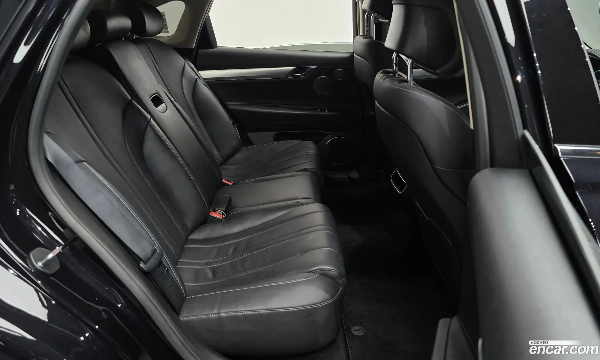 Genesis Electrified G80 2023 — 29