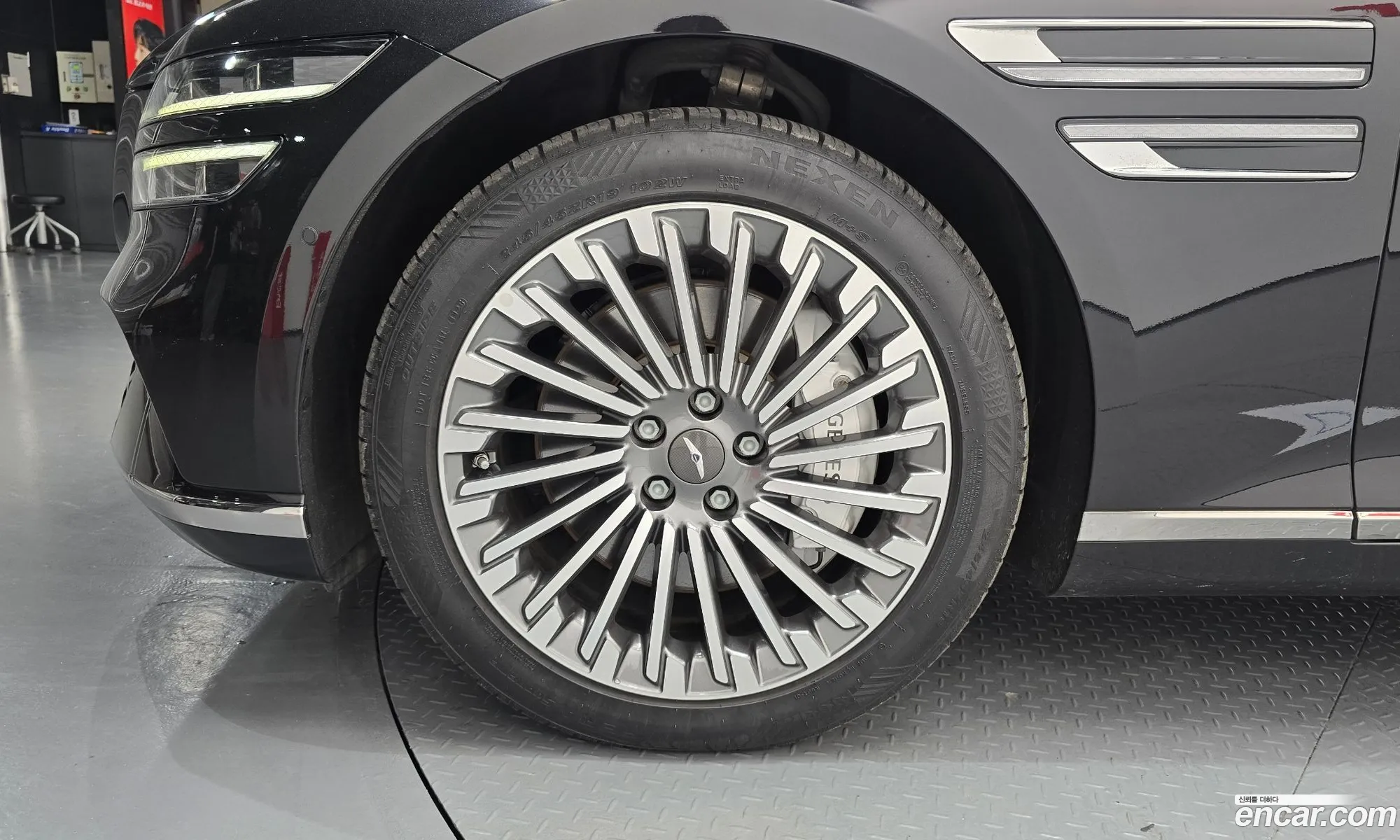 Genesis Electrified G80 2023 — 10