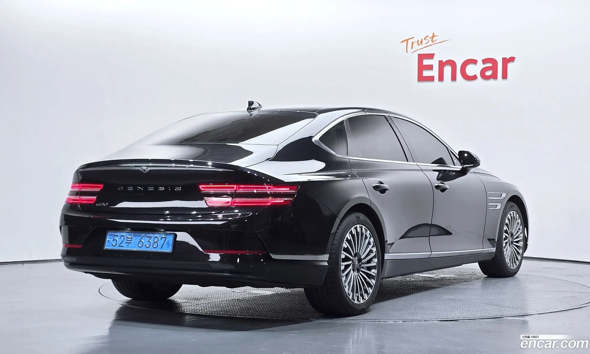 Genesis Electrified G80 2023 — 25