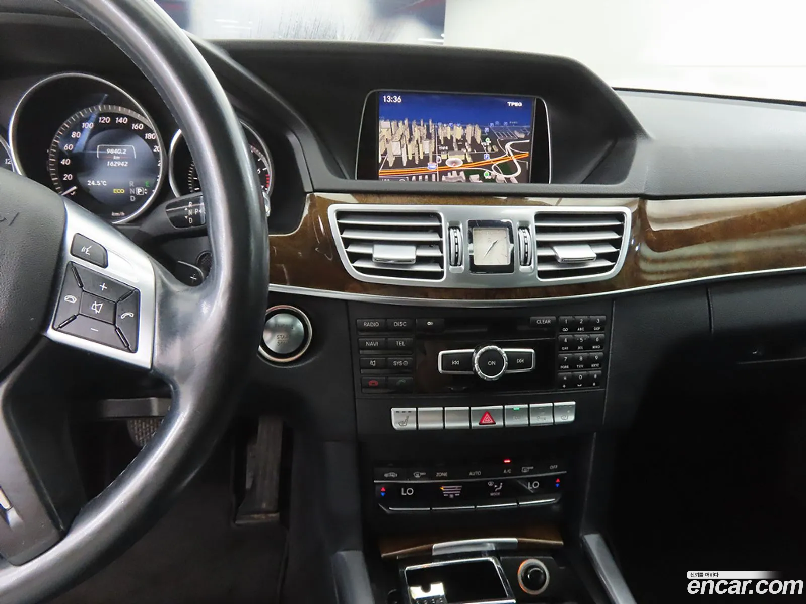 Mercedes-Benz E-Class W212 2014 — 12