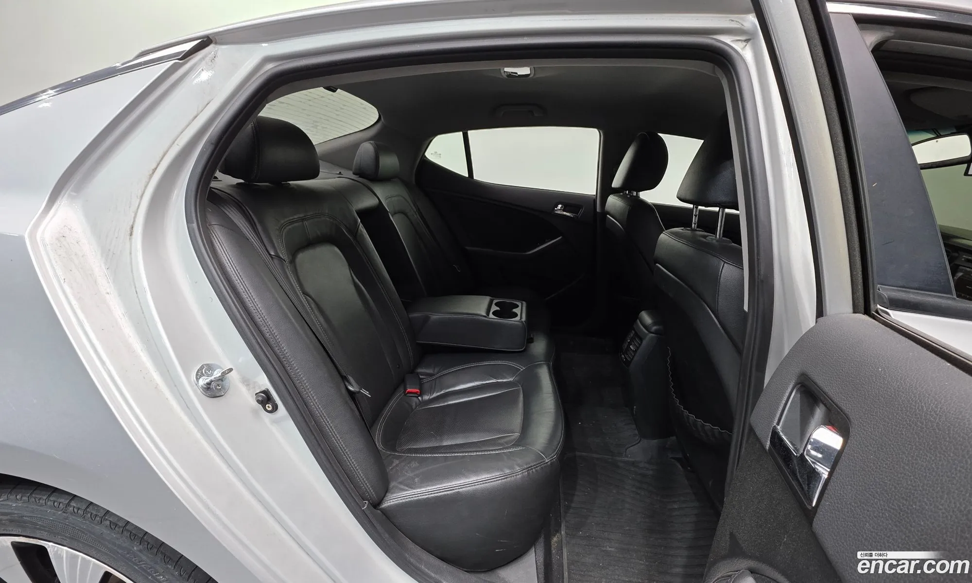 Kia K5 2010 KNAGN417BBA027254 — 4