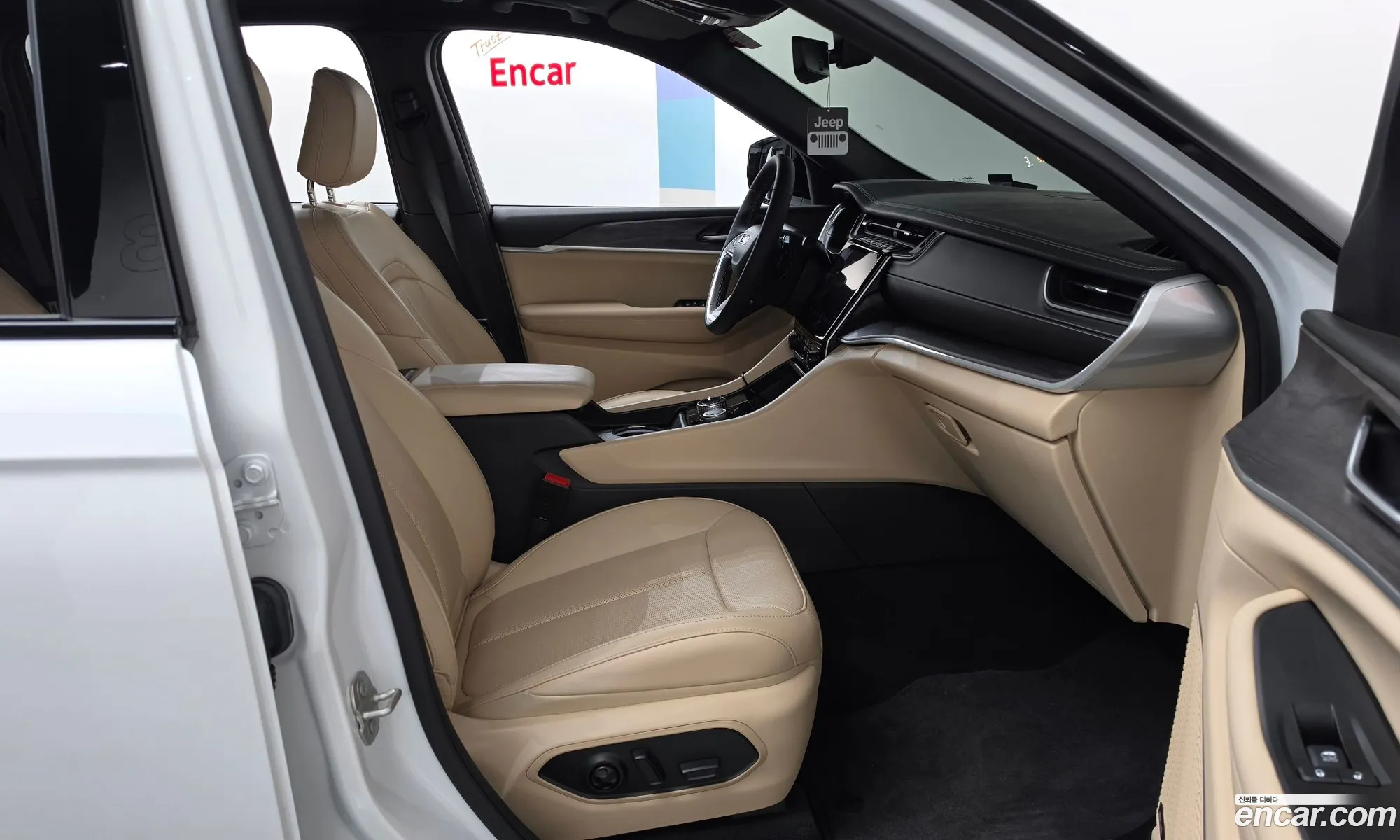 Jeep Grand Cherokee 2023 — 17