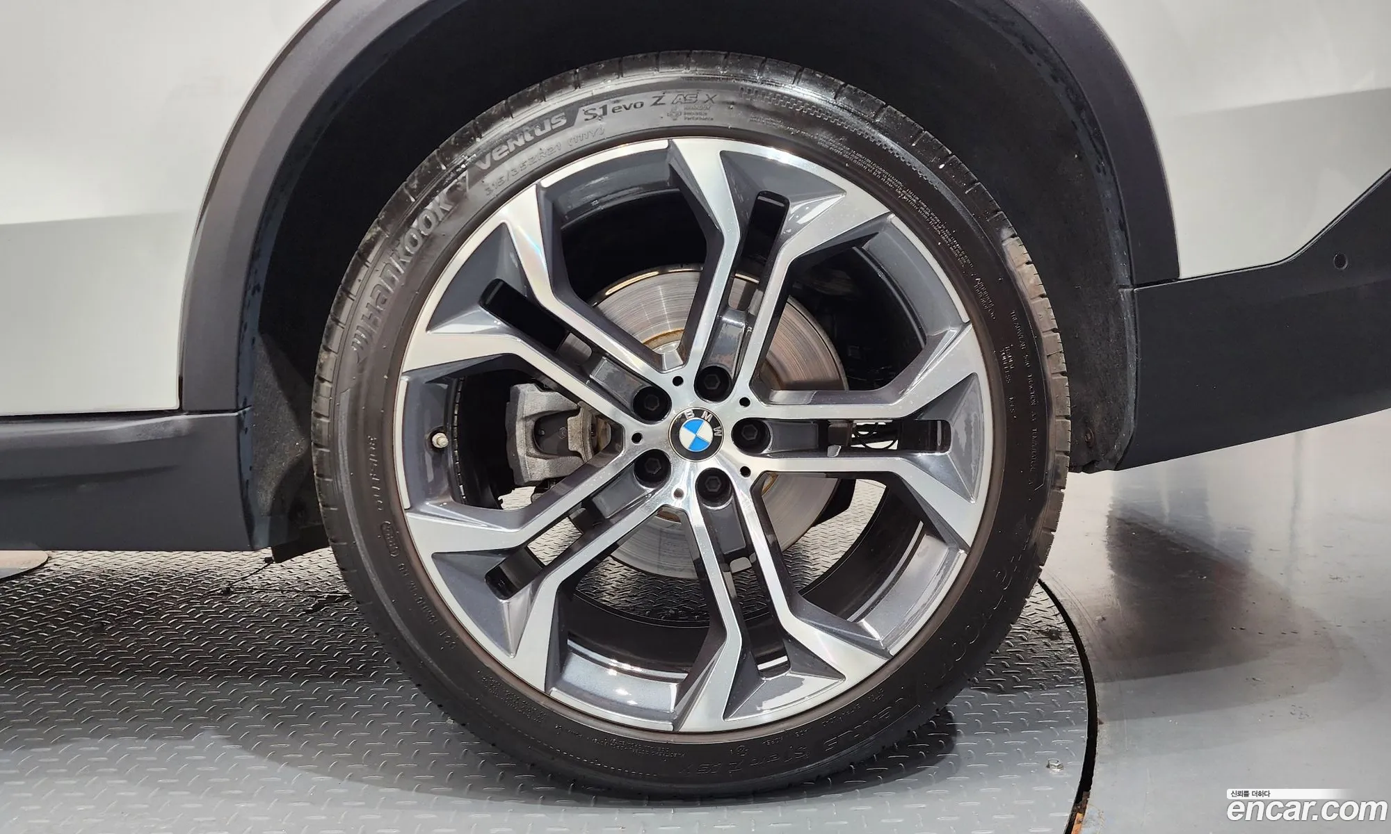 BMW X5 2021 WBACR6101M9E38323 — 30