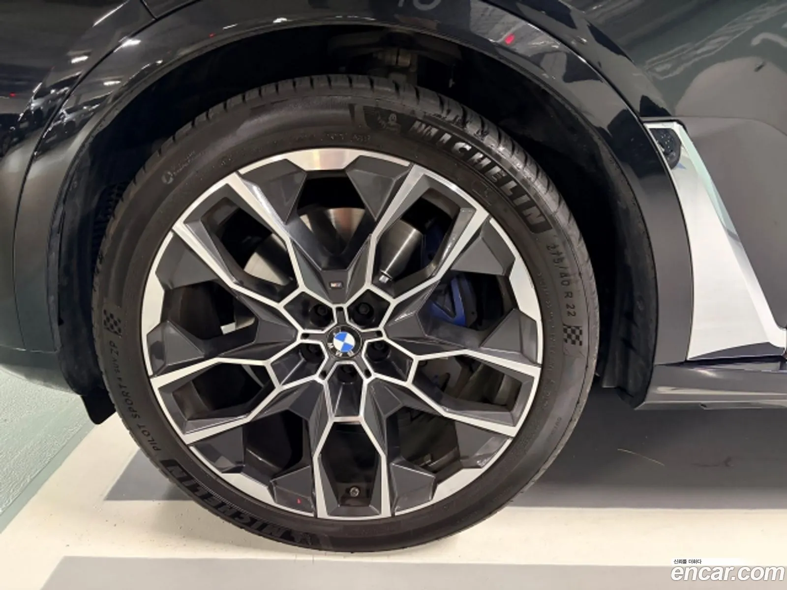 BMW X7 2024 — 7