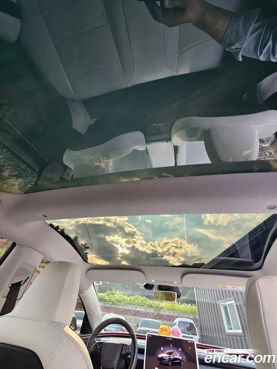 Tesla Model 3 2025 — 12
