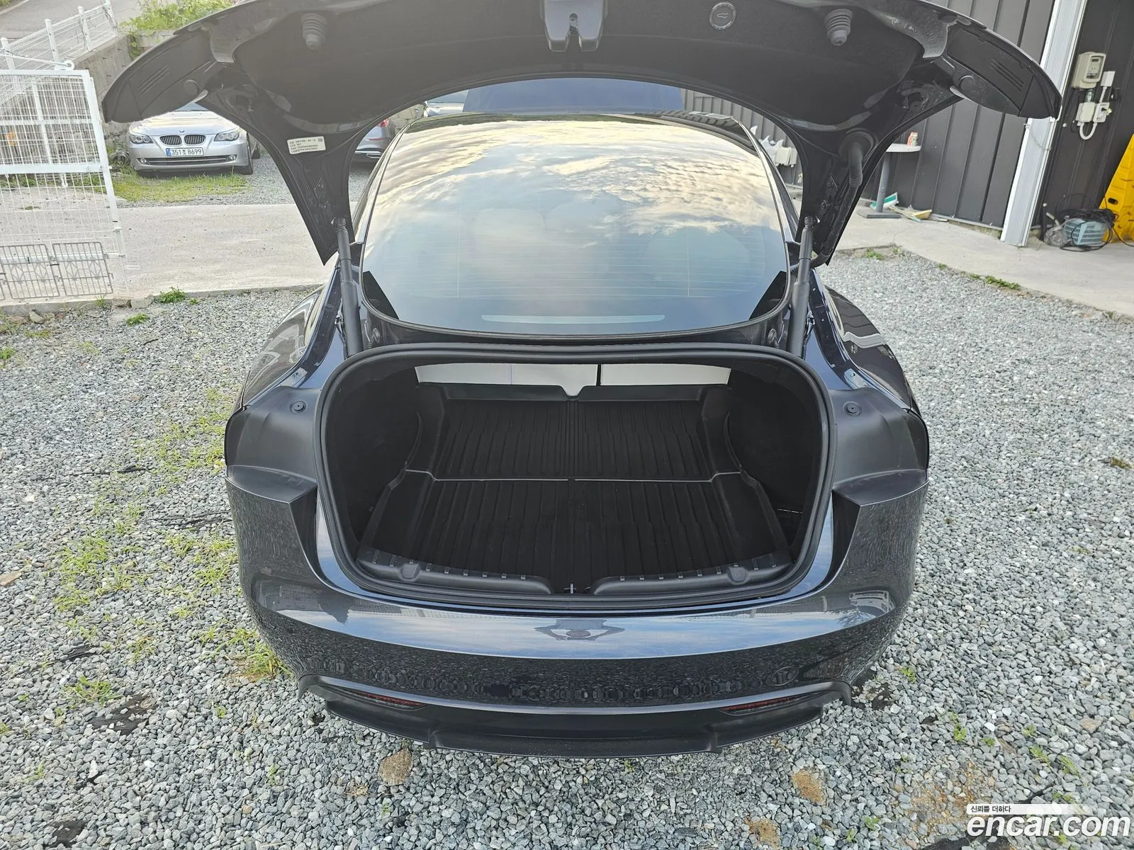 Tesla Model 3 2025 — 17