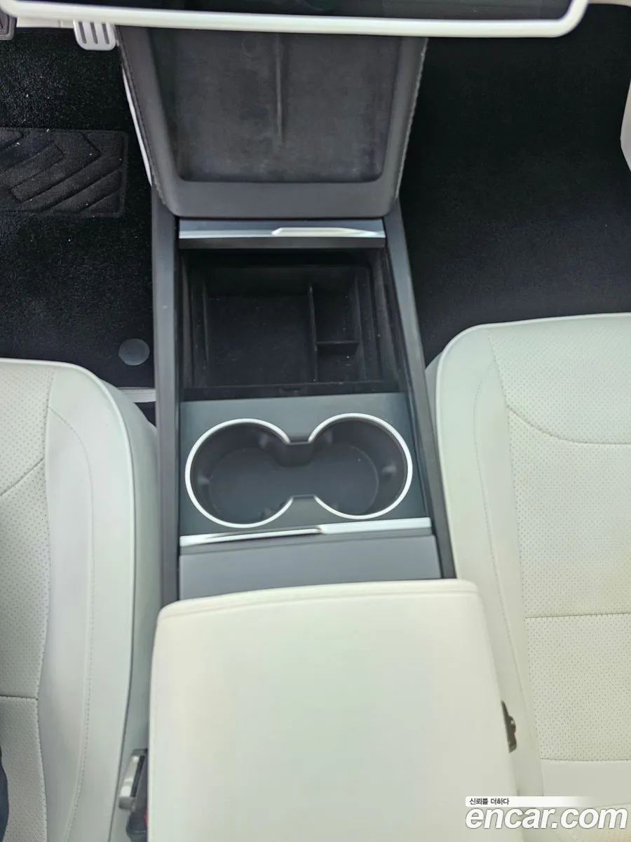 Tesla Model 3 2025 — 7