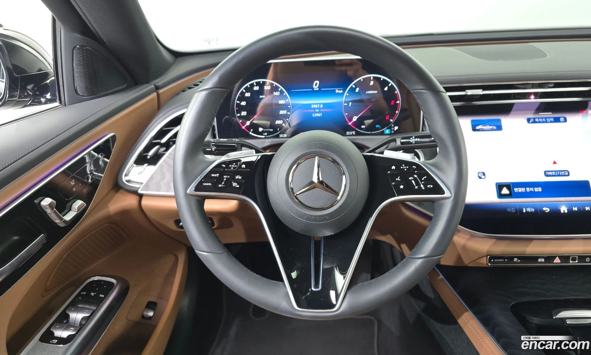 Mercedes-Benz E-Class W214 2025 — 13