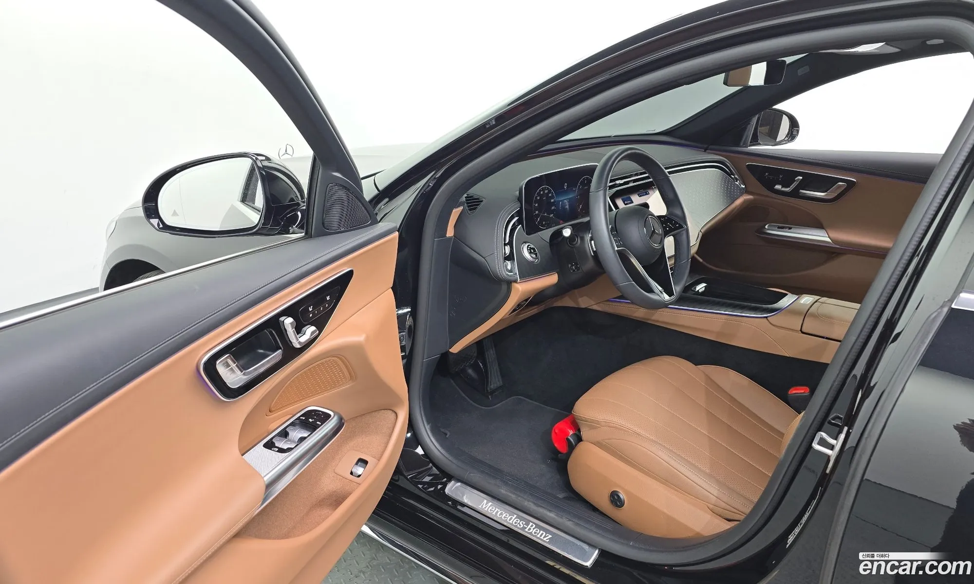 Mercedes-Benz E-Class W214 2025 — 19