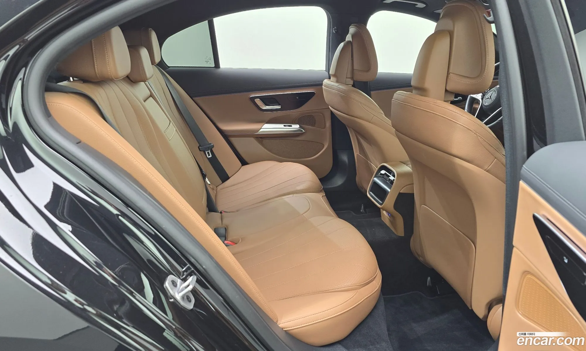 Mercedes-Benz E-Class W214 2025 — 12