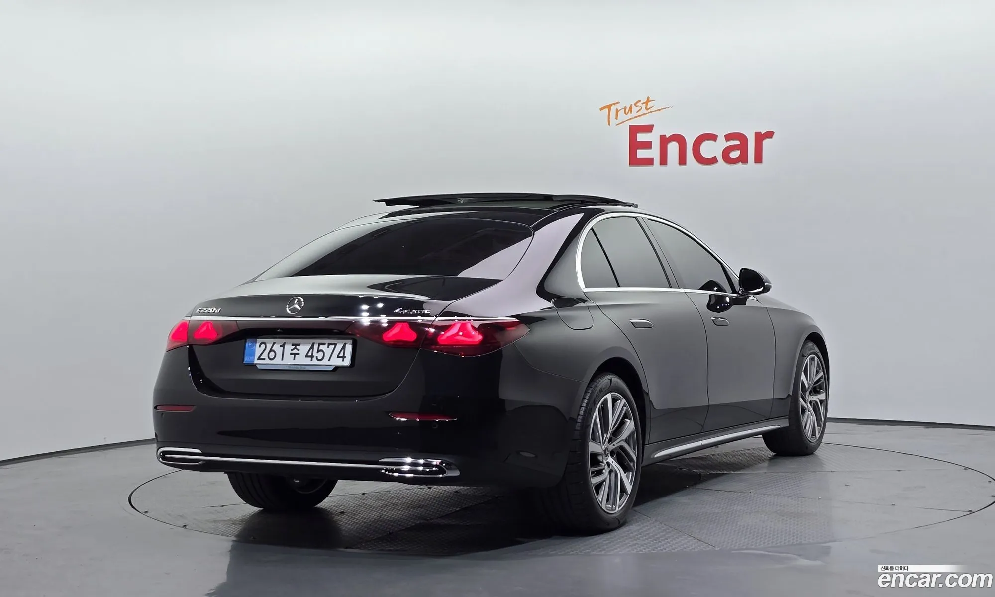 Mercedes-Benz E-Class W214 2025 — 18