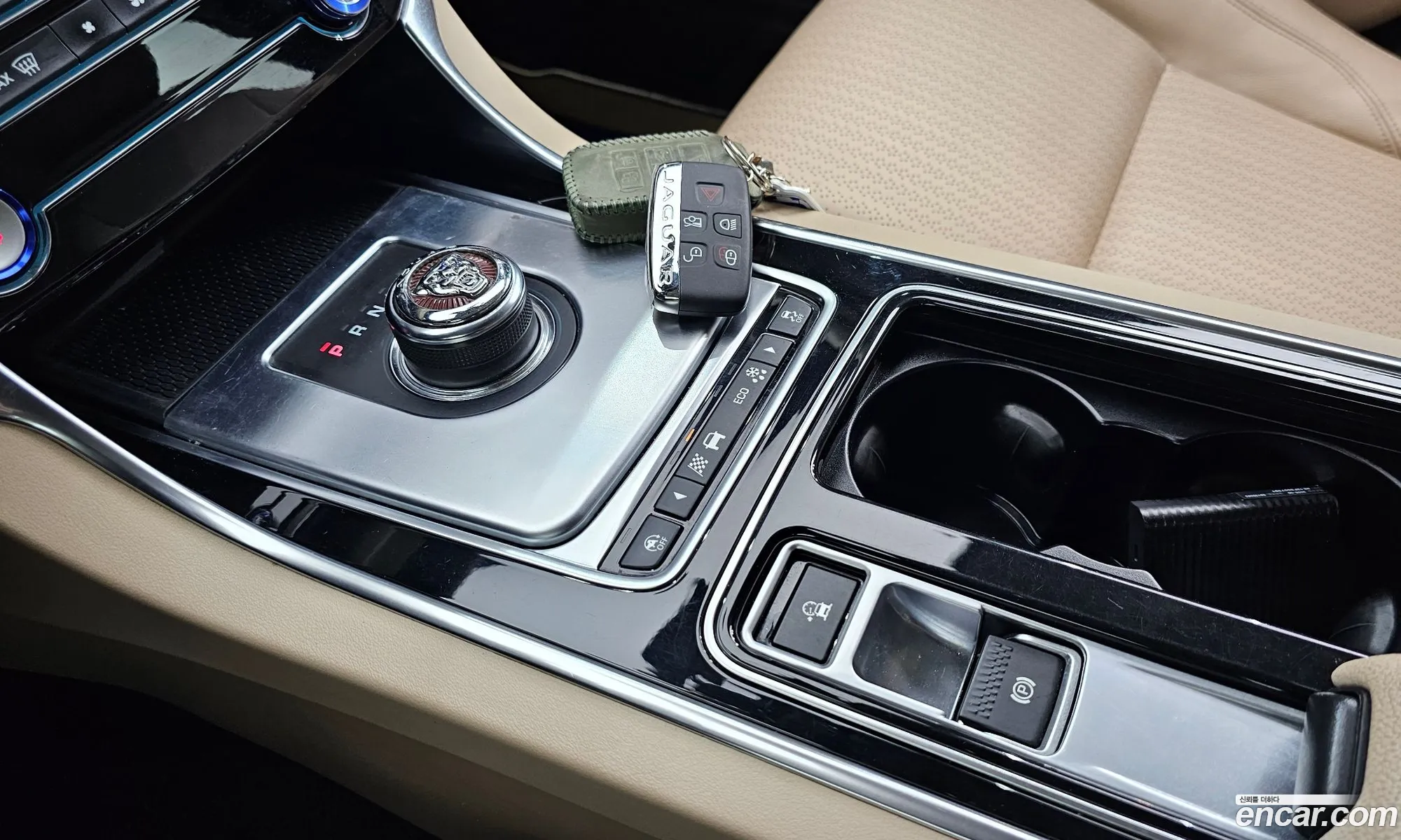 Jaguar XF 2018 — 19