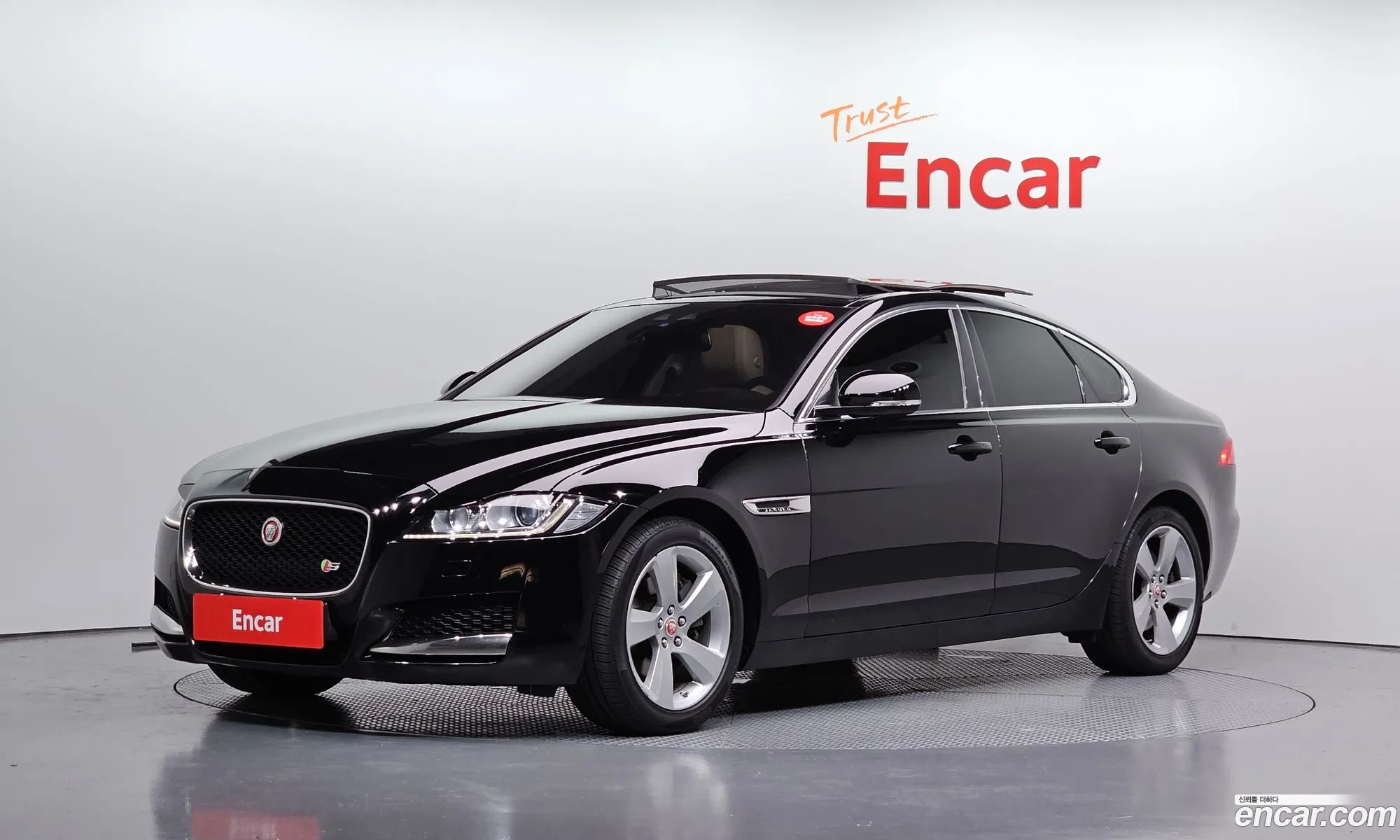 Jaguar XF 2018 — 12
