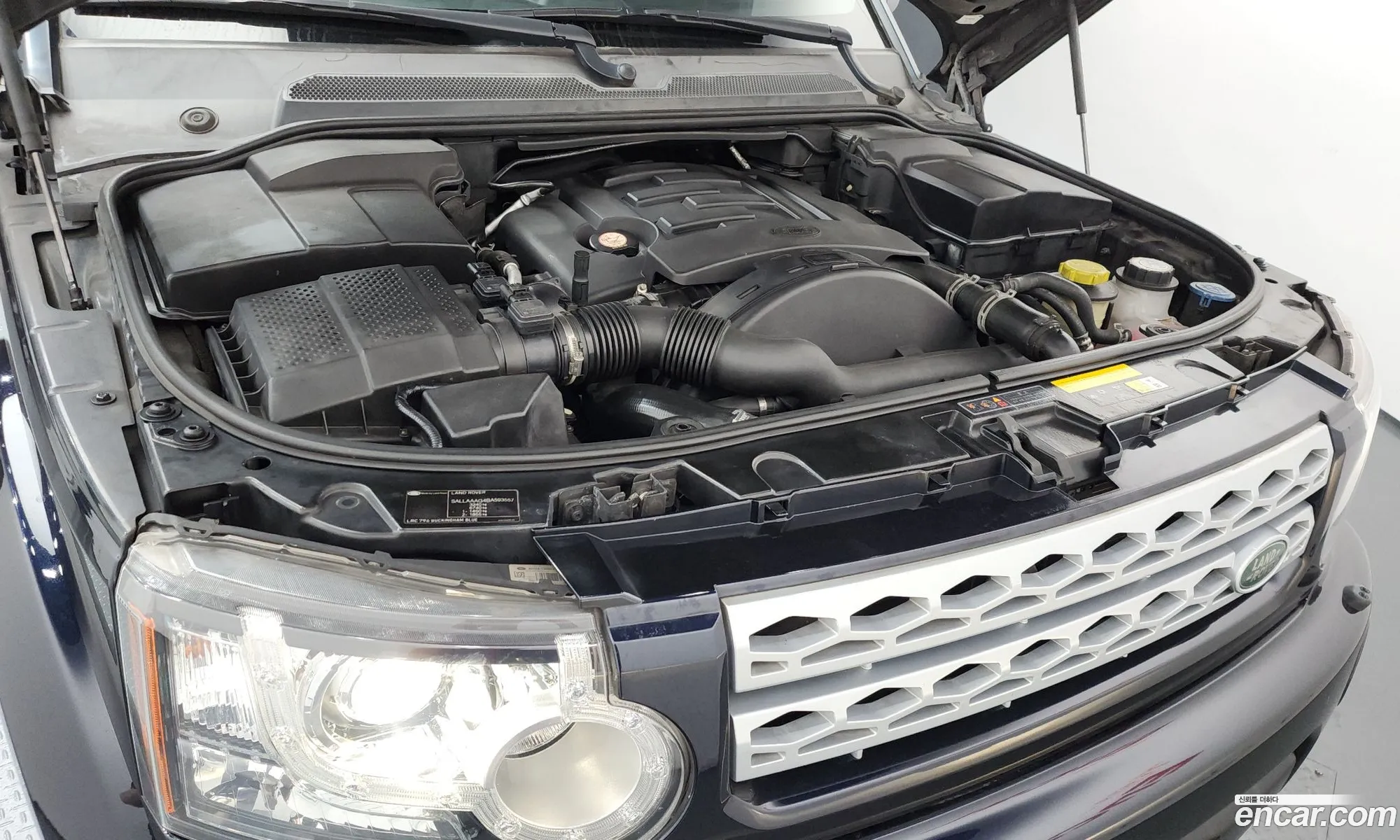 Land Rover Discovery 4 2011 SALLAAAG4BA593557 — 3