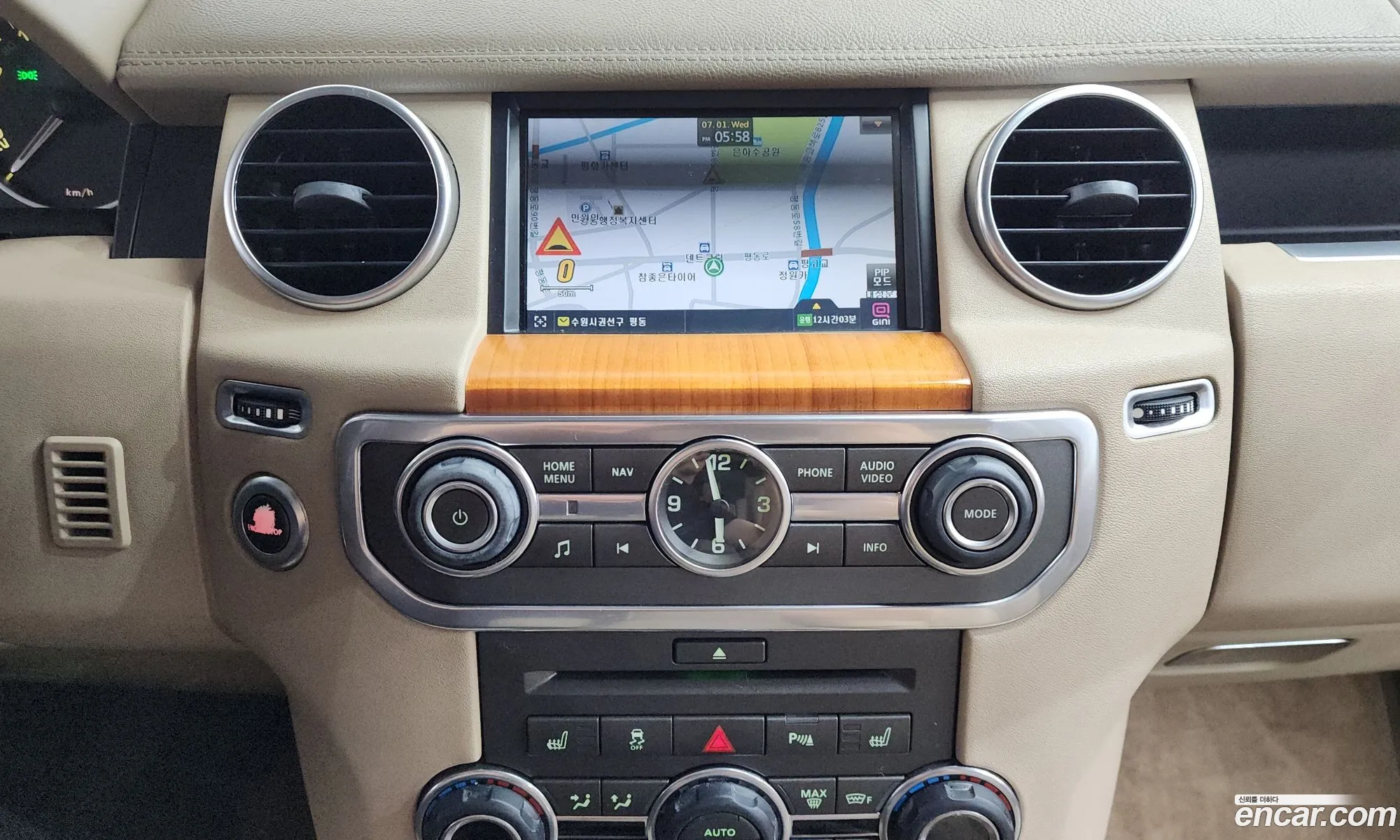 Land Rover Discovery 4 2011 SALLAAAG4BA593557 — 18
