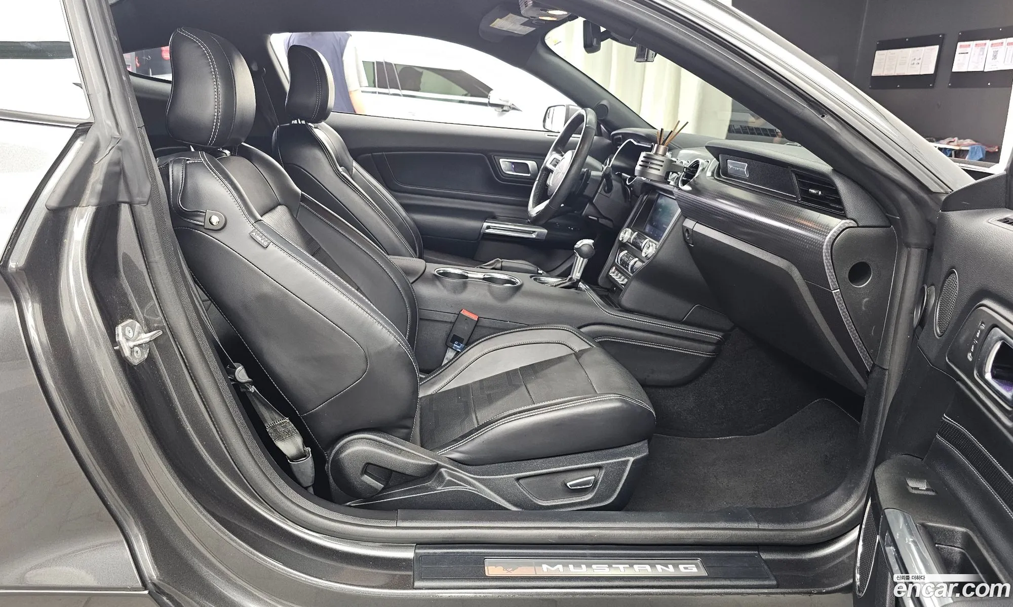 Ford Mustang 2019 1FA6P8CF5K5165607 — 7