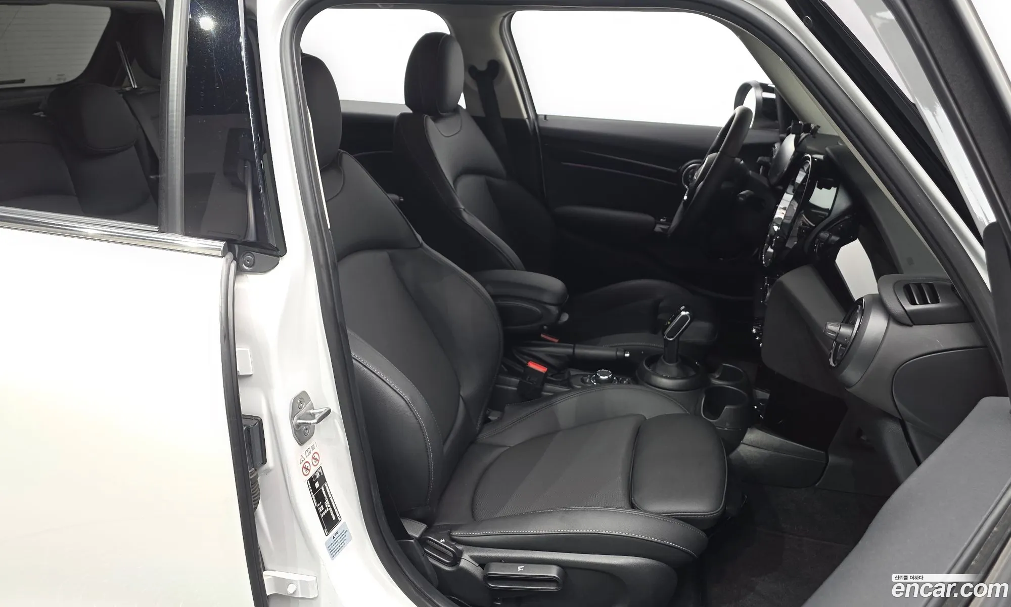 Mini Cooper 2023 — 23