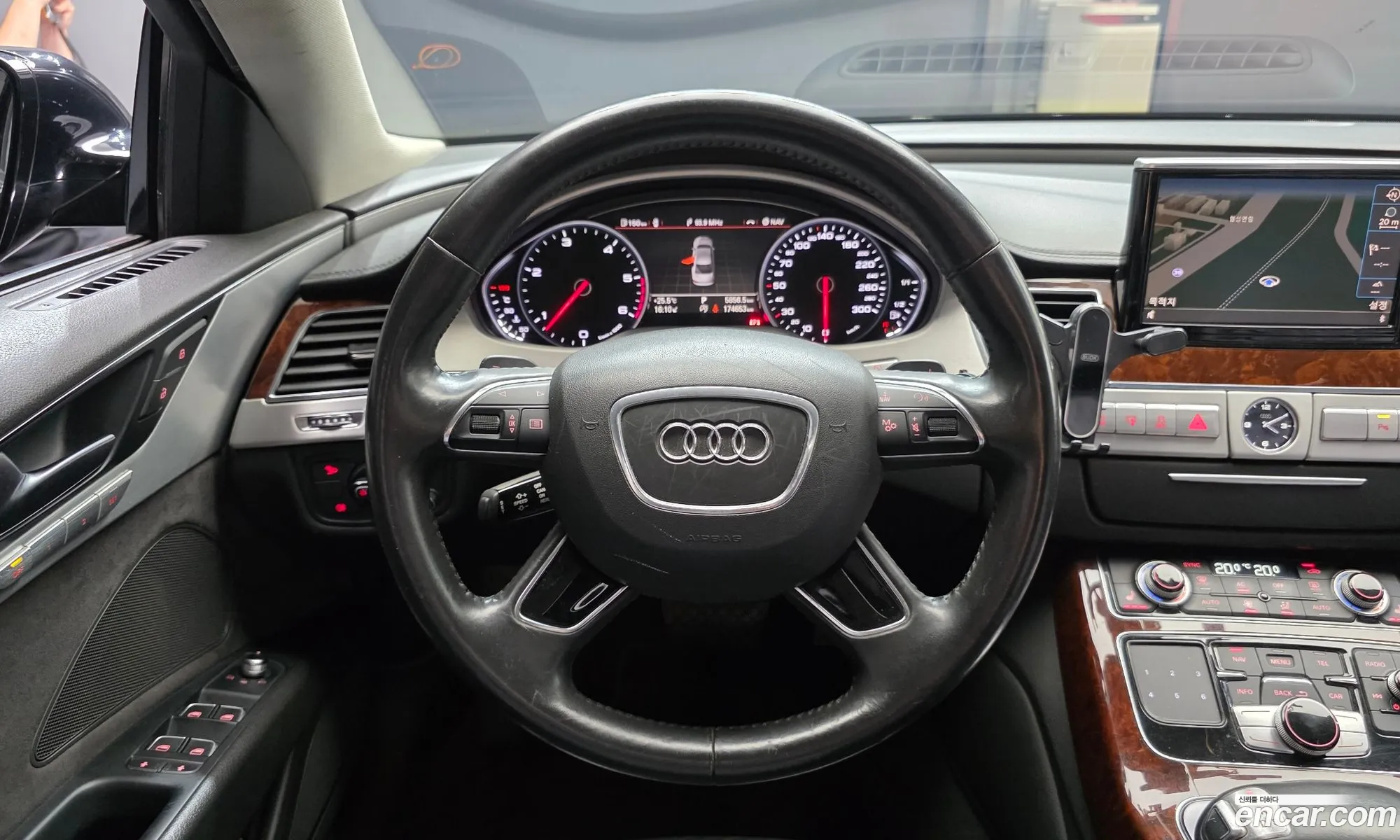 Audi A8 2011 — 17