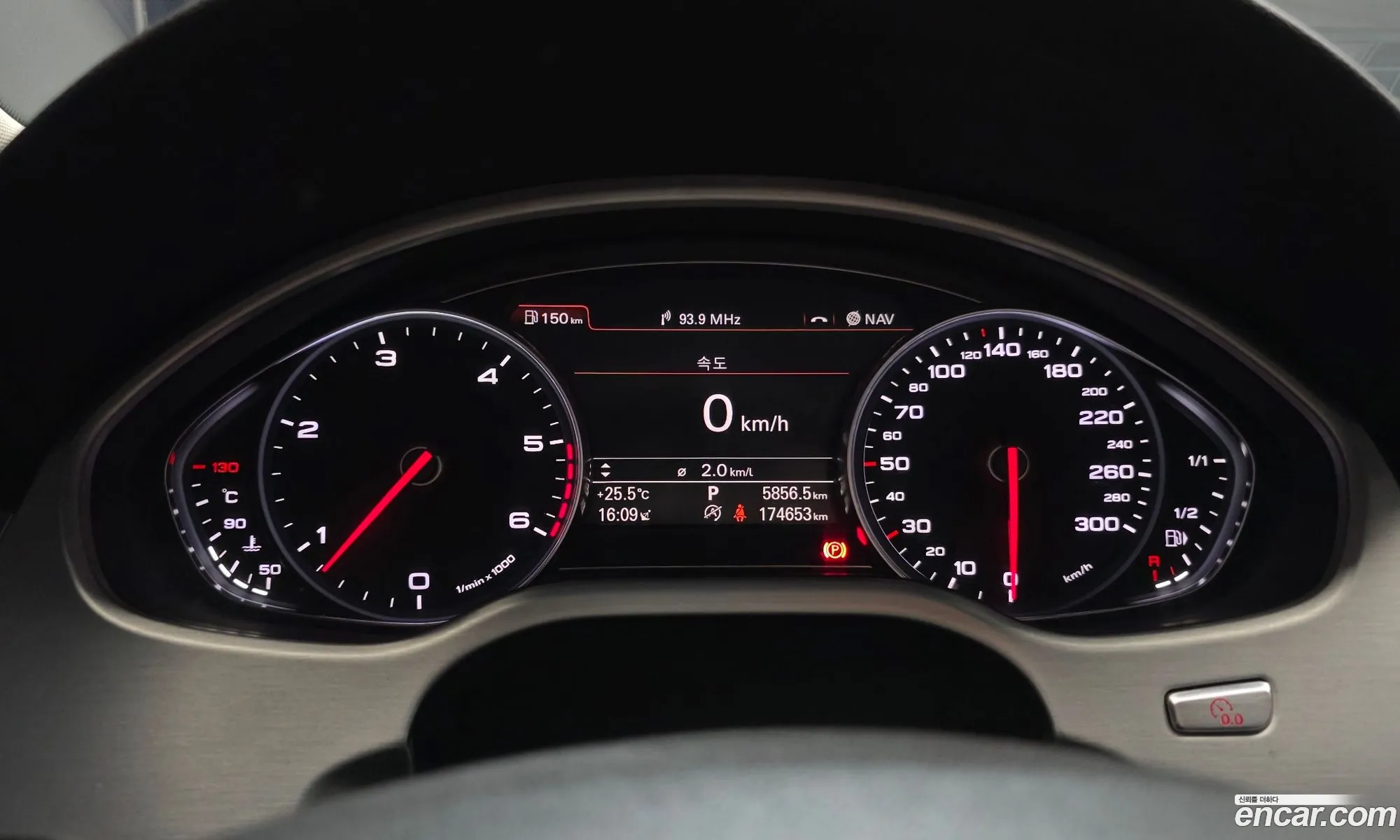 Audi A8 2011 — 11