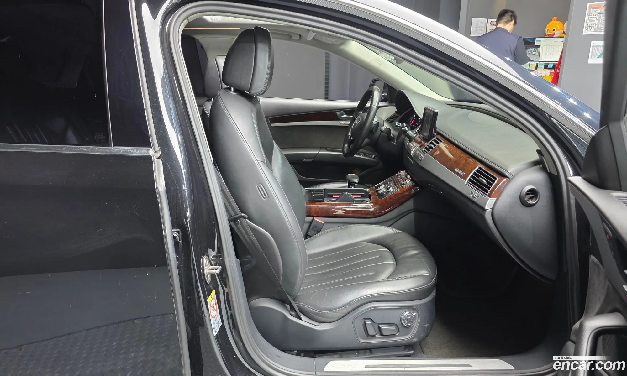 Audi A8 2011 — 16